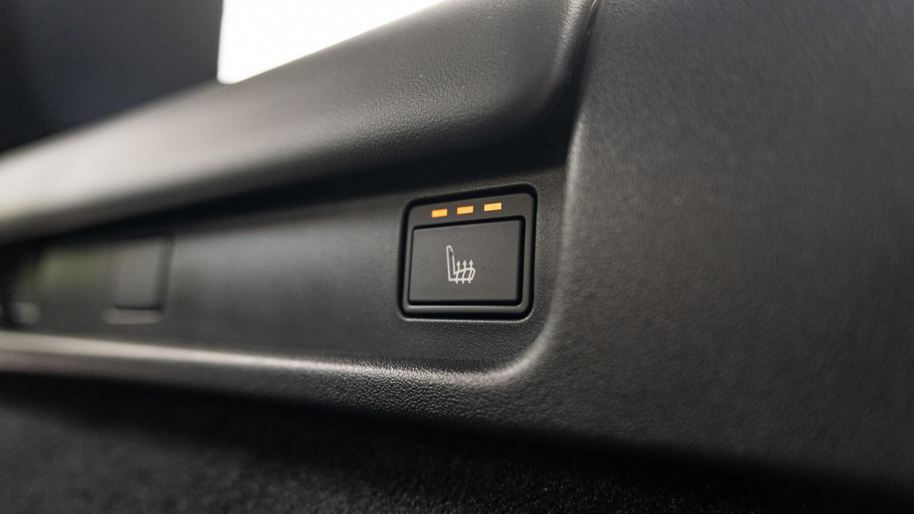 Land Rover Discovery view 15