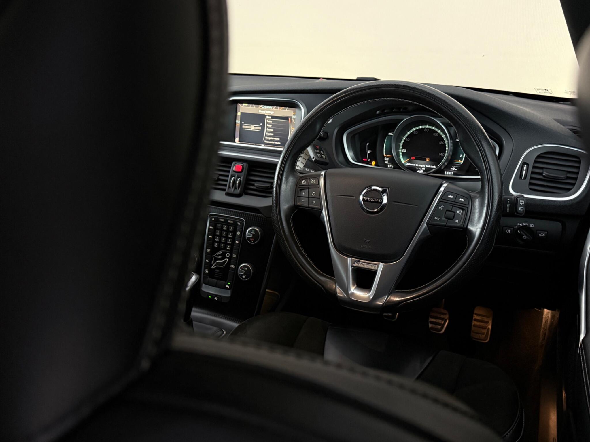 Volvo V40 view 13