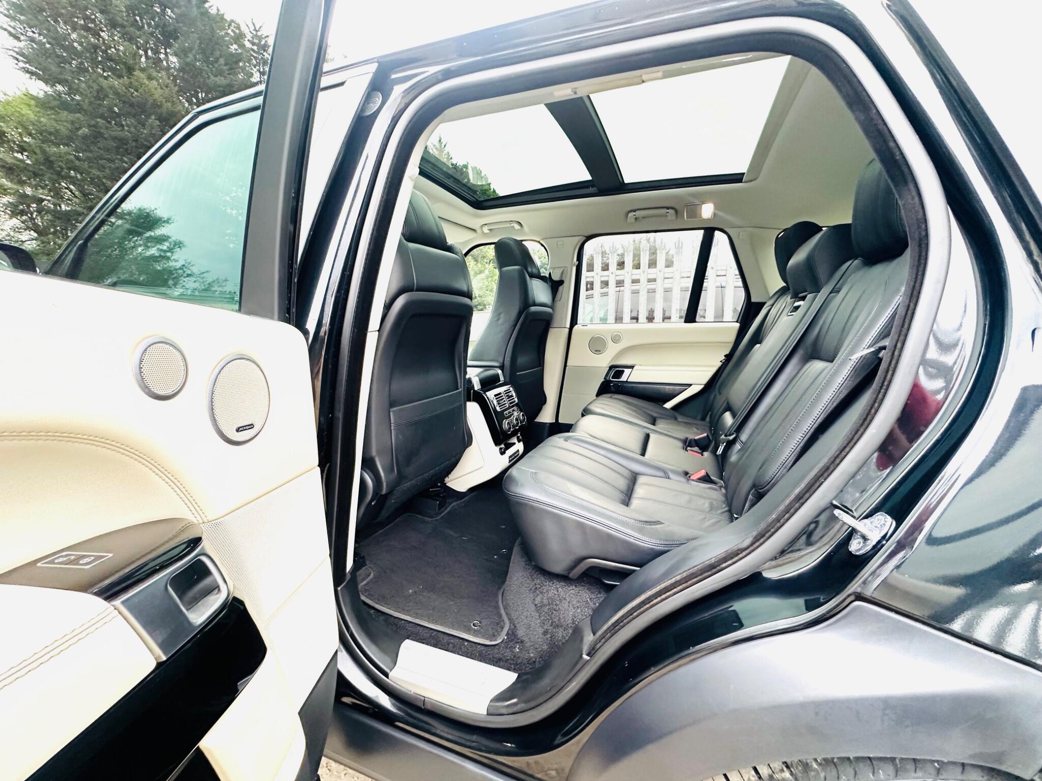 Land Rover Range Rover view 64