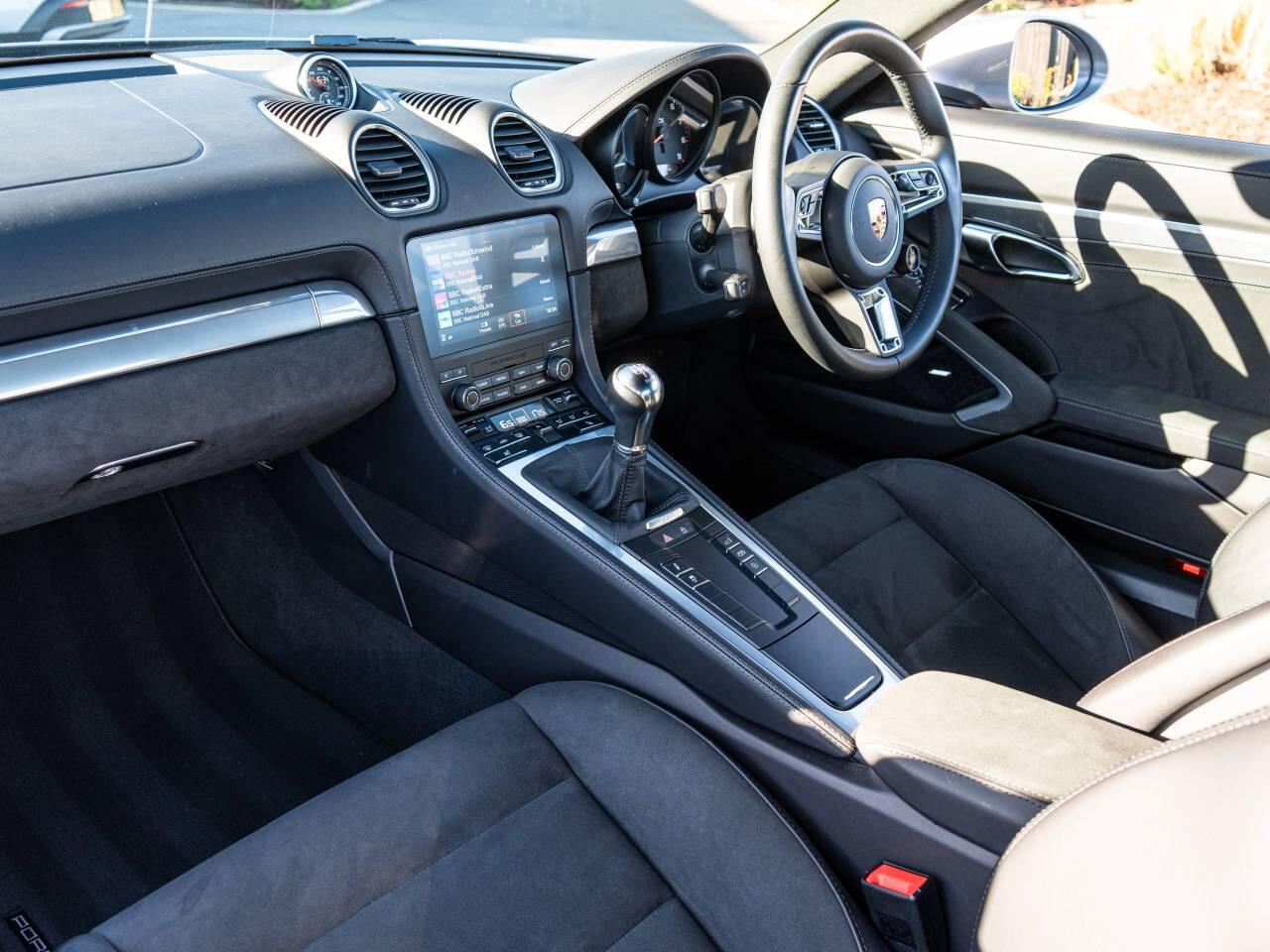 Porsche Cayman view 38