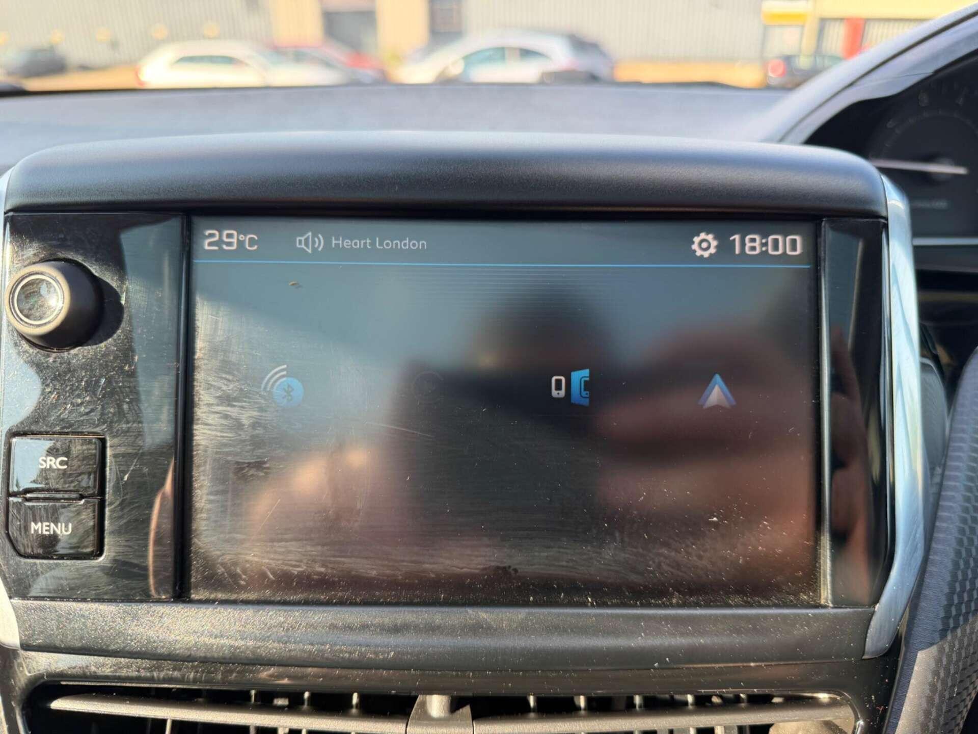 Peugeot 208 view 18