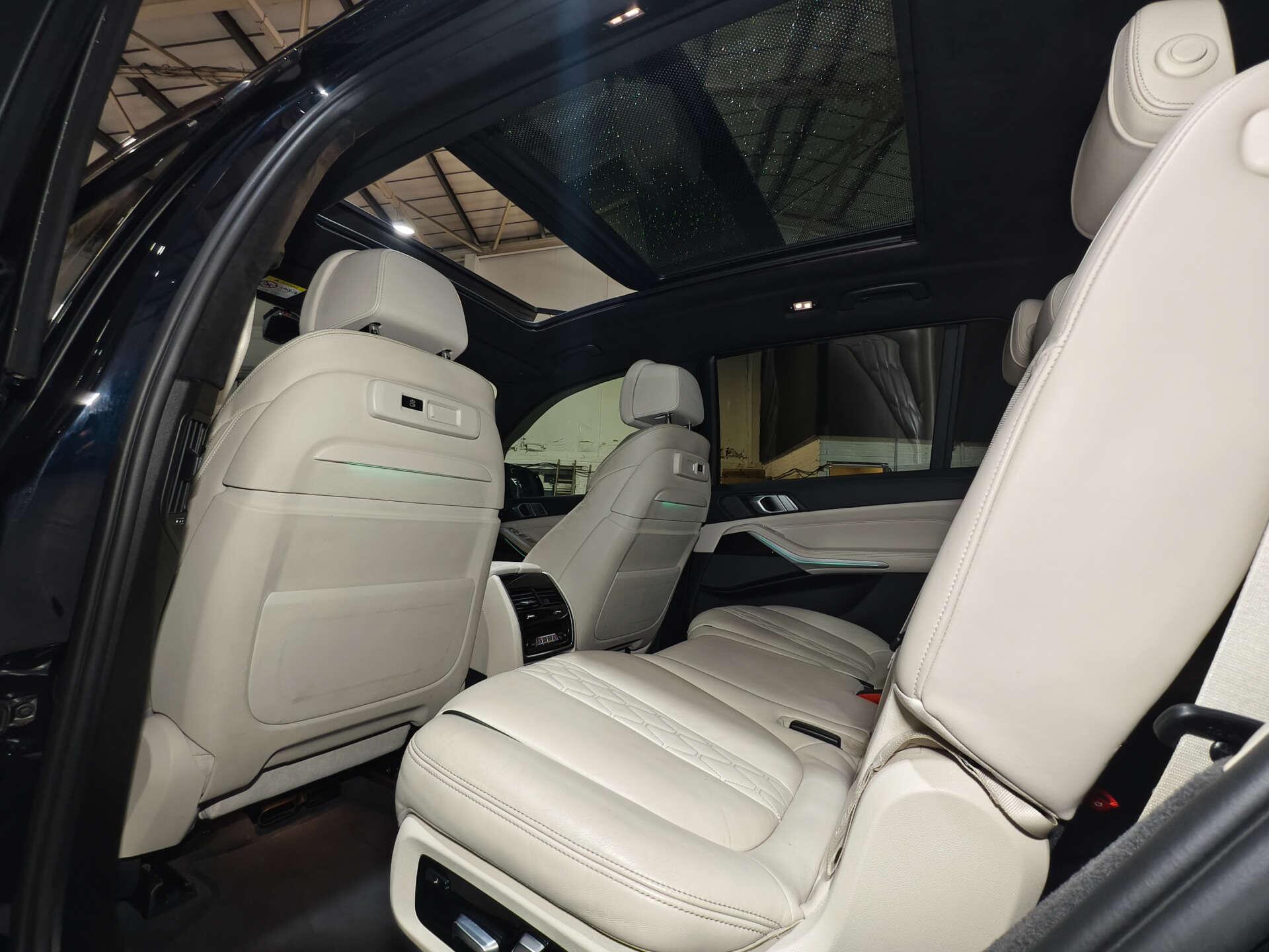 BMW X7 view 24