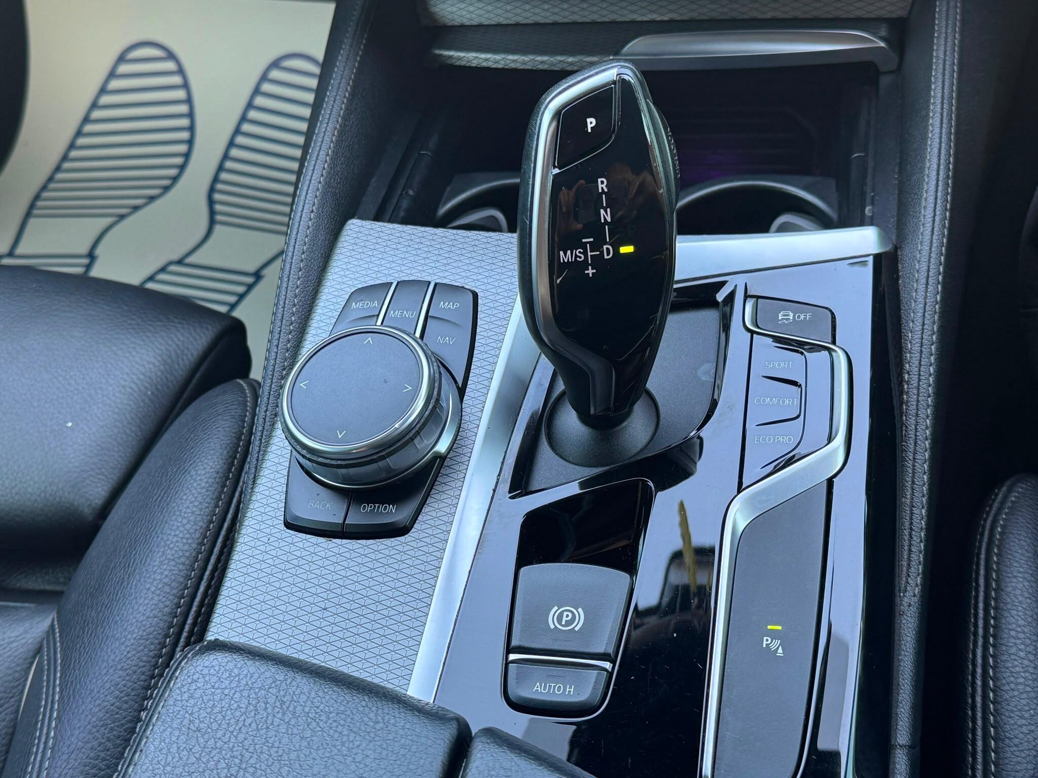 BMW 5 Series view 16