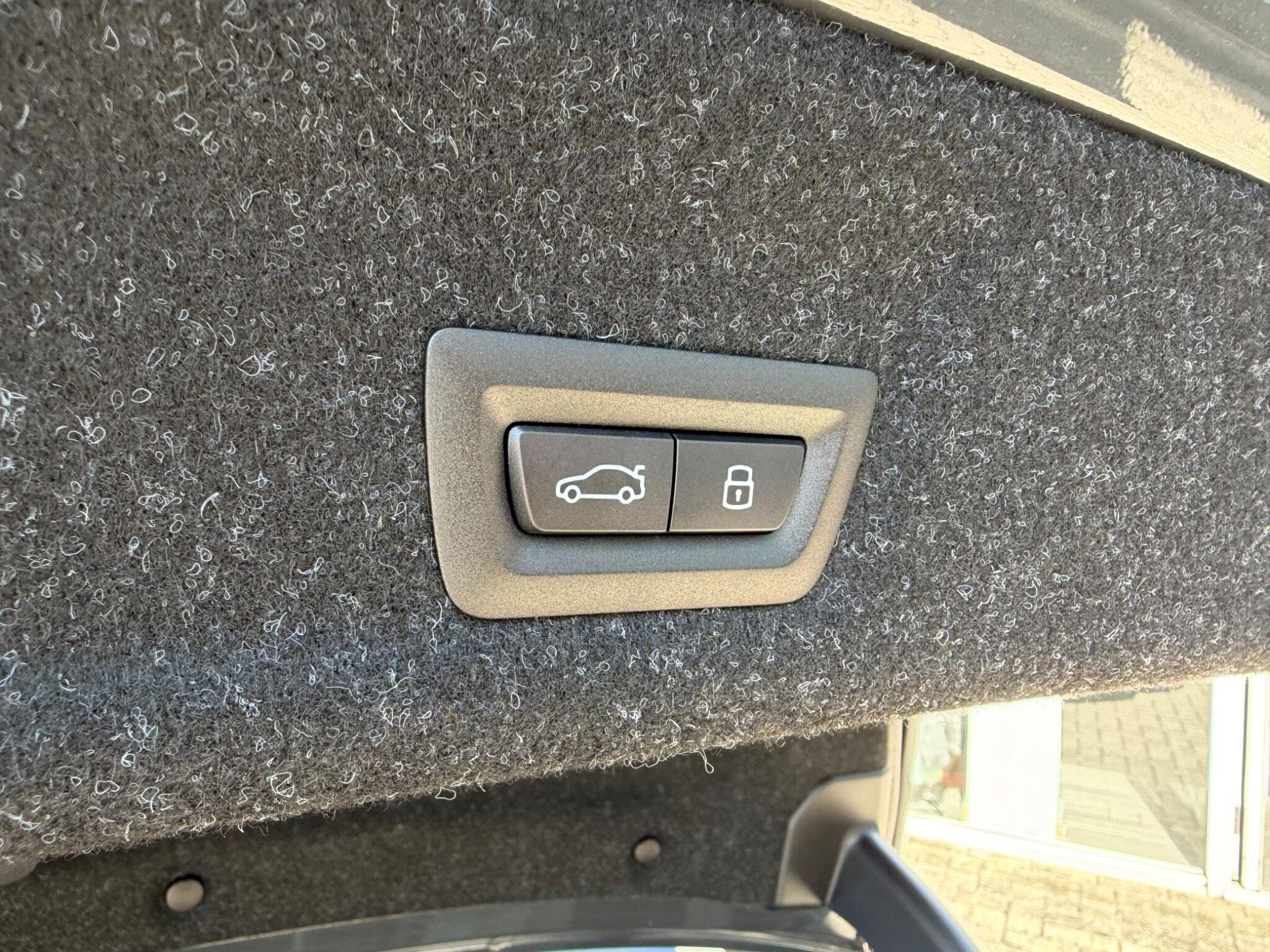 BMW 3 Series view 17