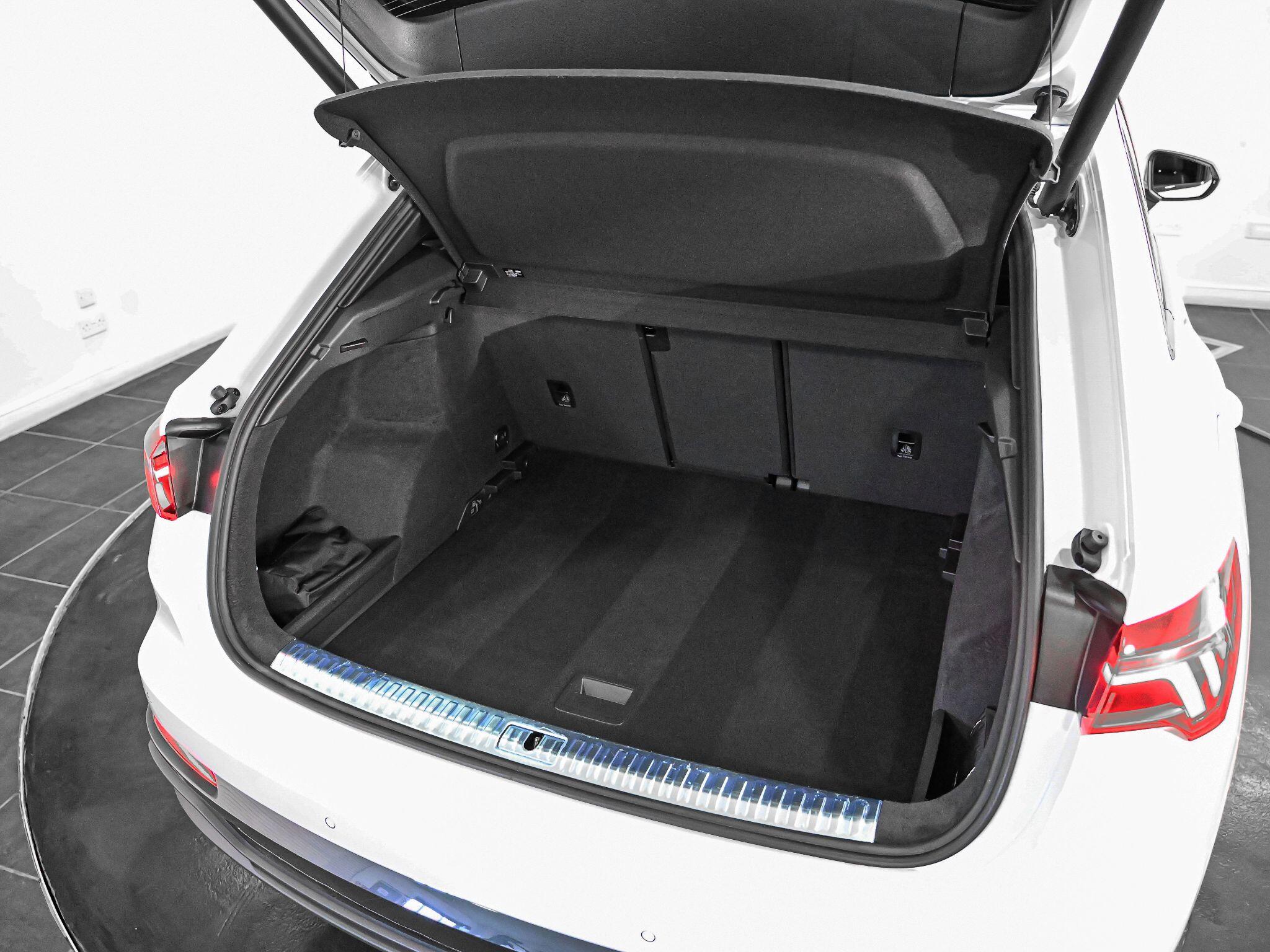 Audi Q3 view 34
