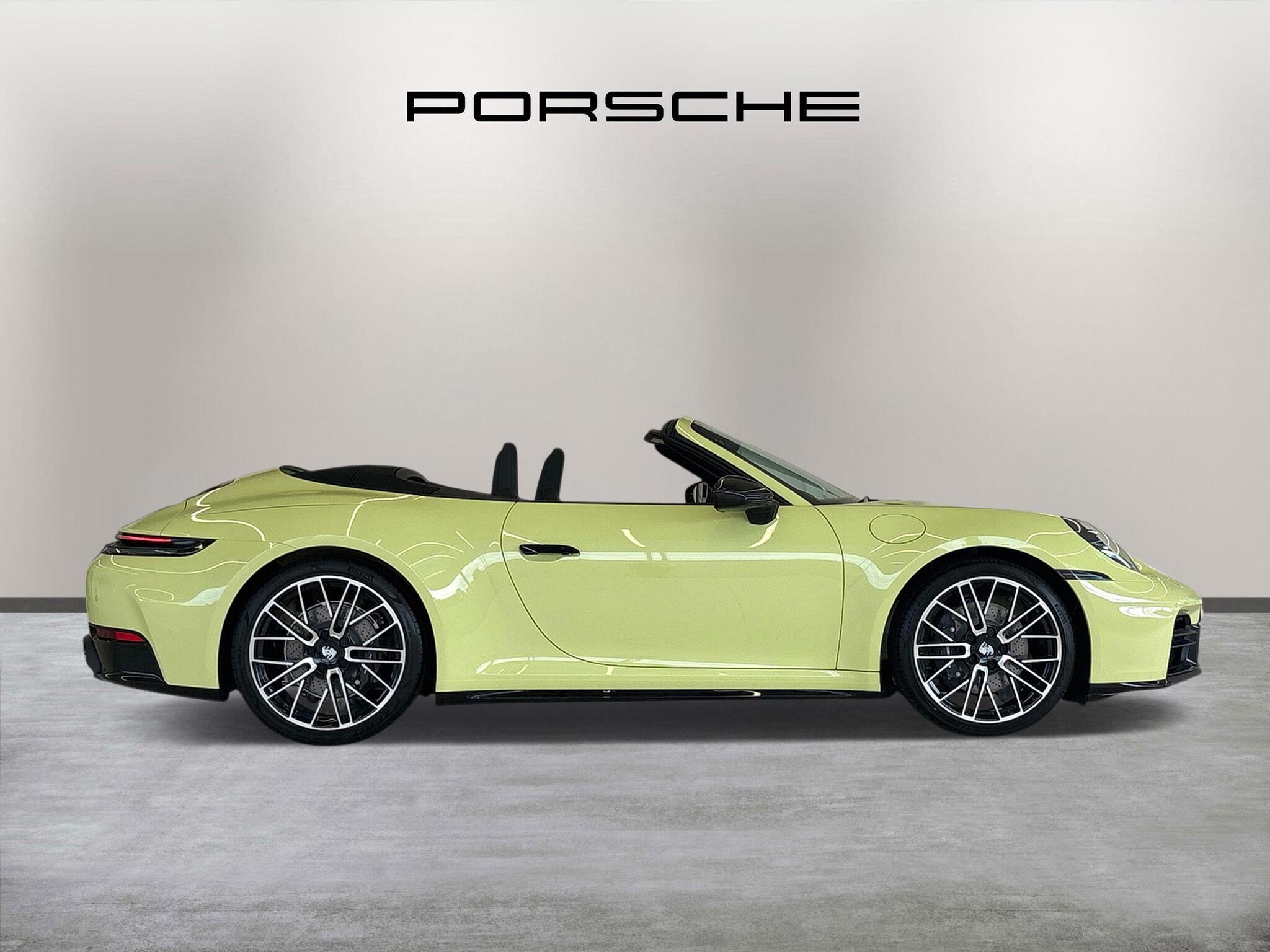Porsche 911 view 16