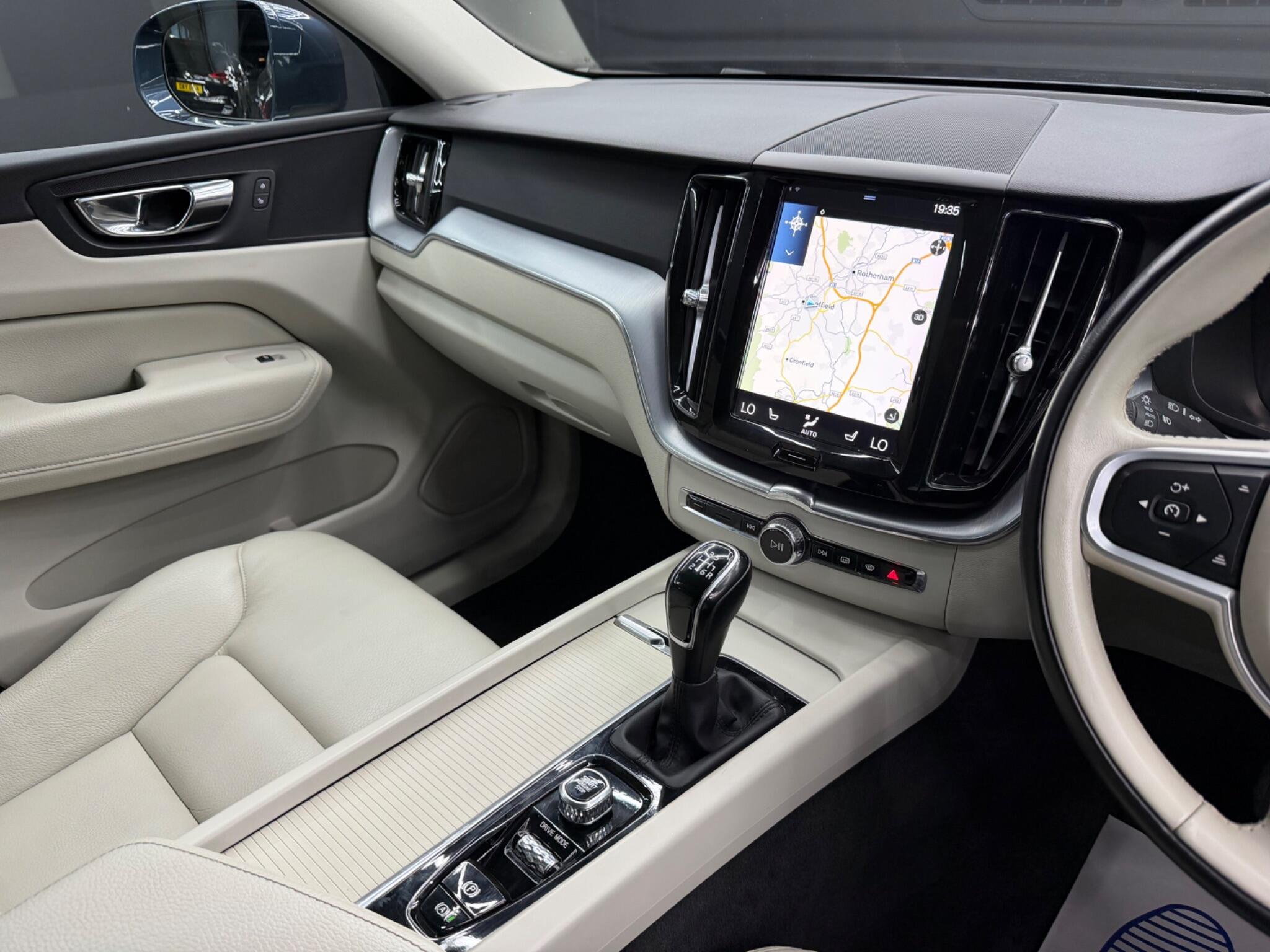 Volvo XC60 view 23