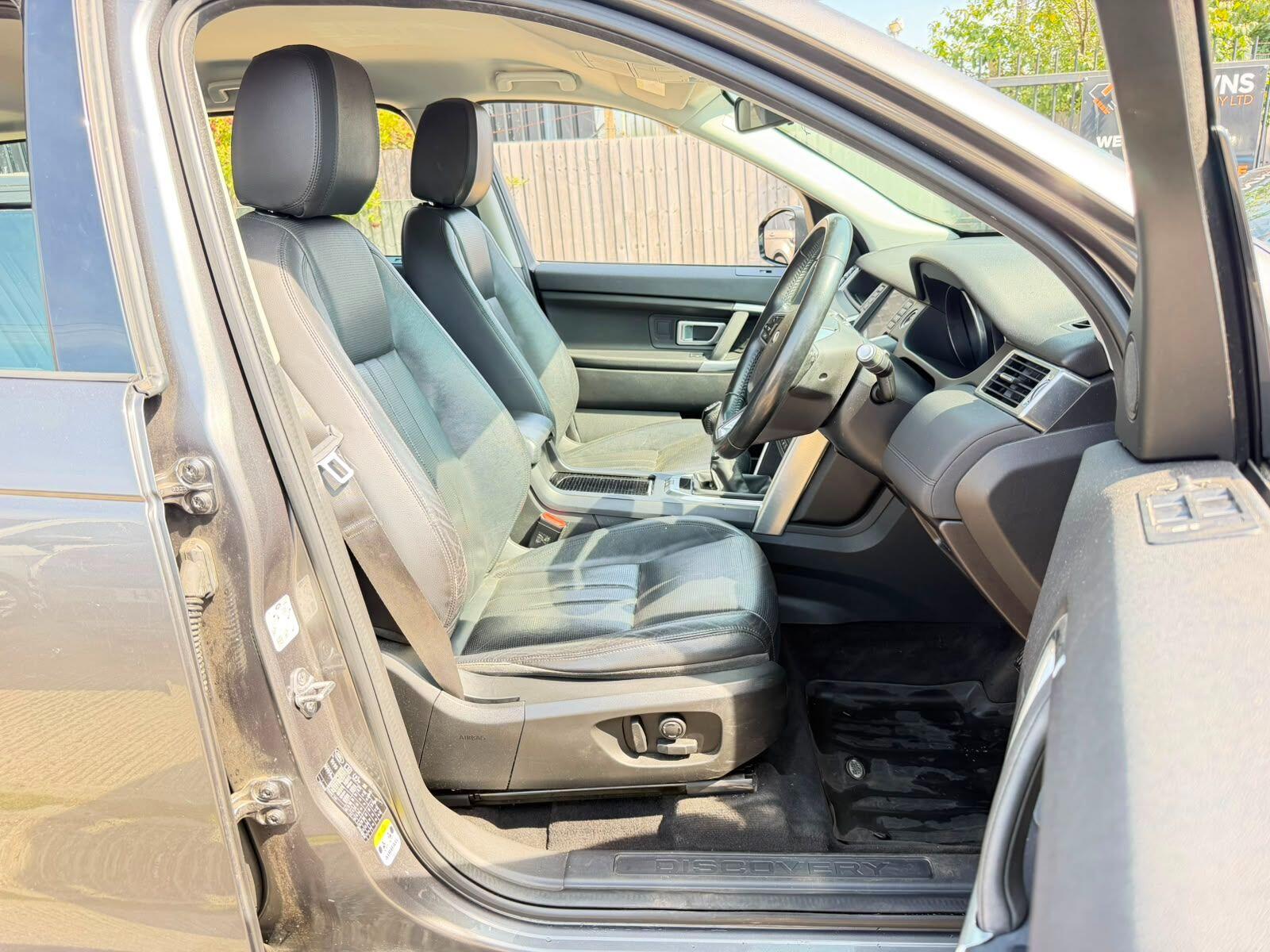 Land Rover Discovery Sport view 9