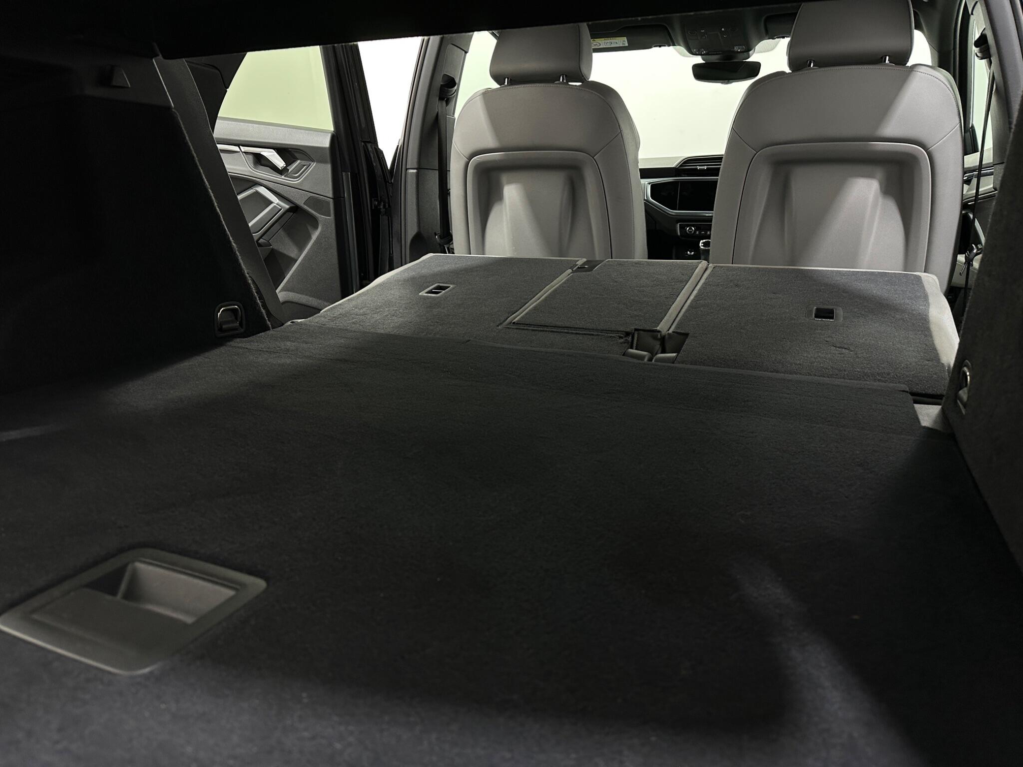 Audi Q3 view 44