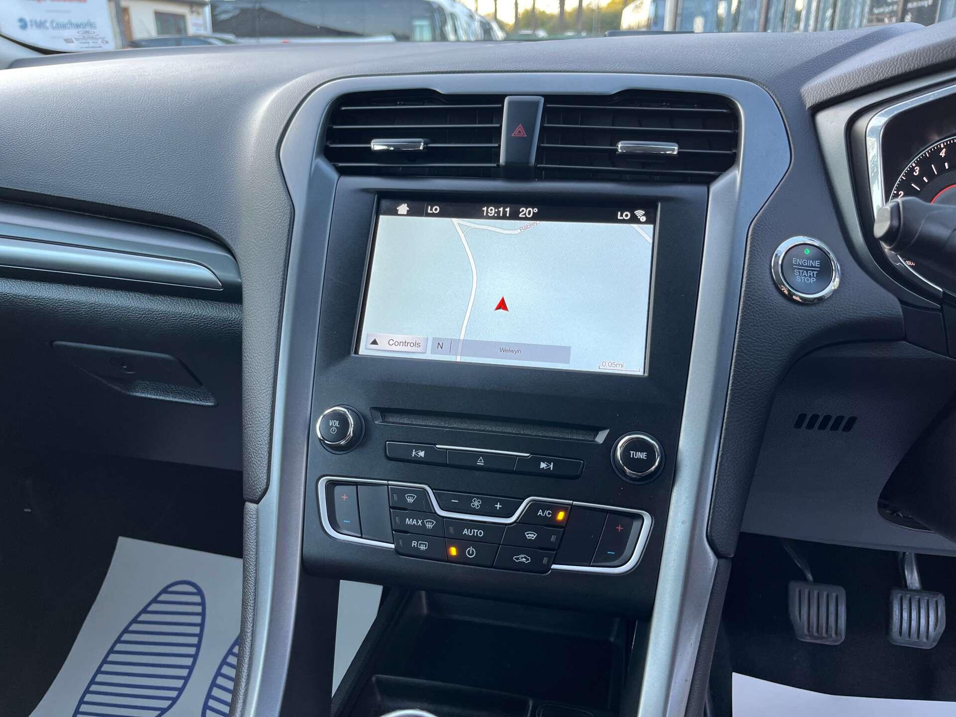 Ford Mondeo view 38