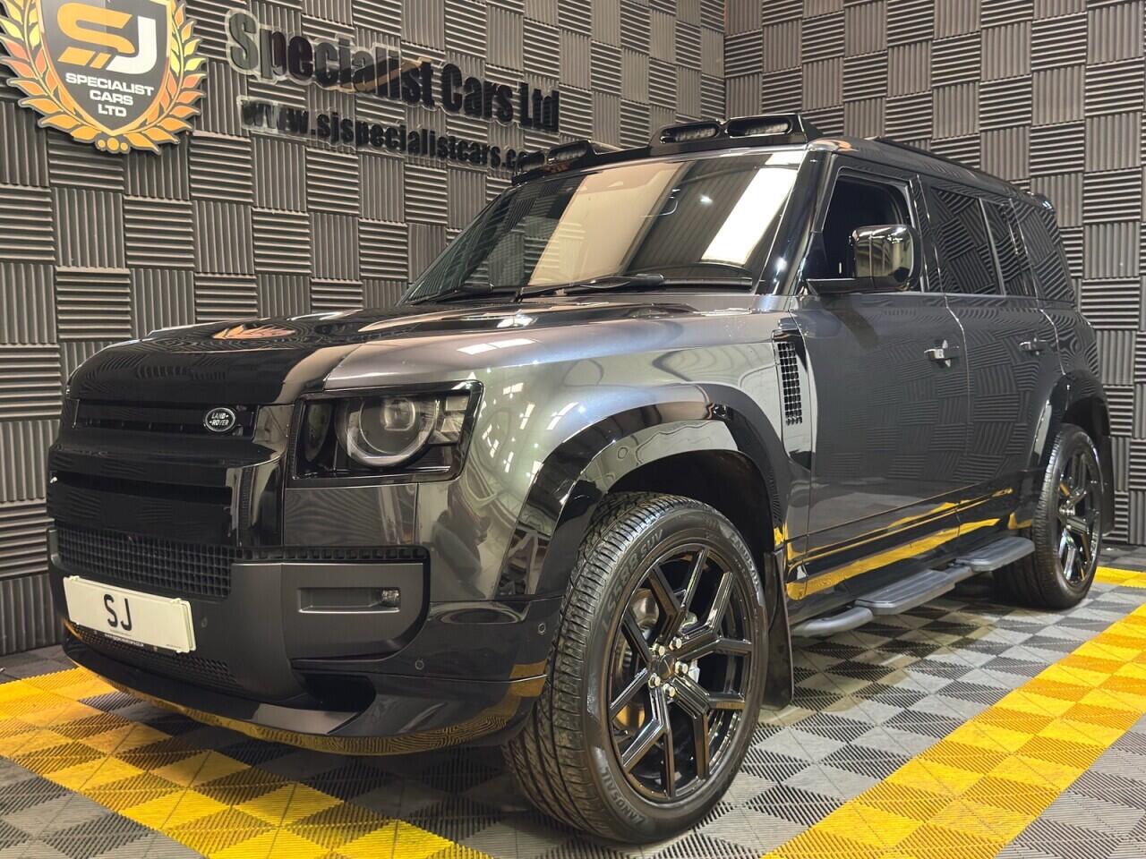 Land Rover Defender 110 view 23