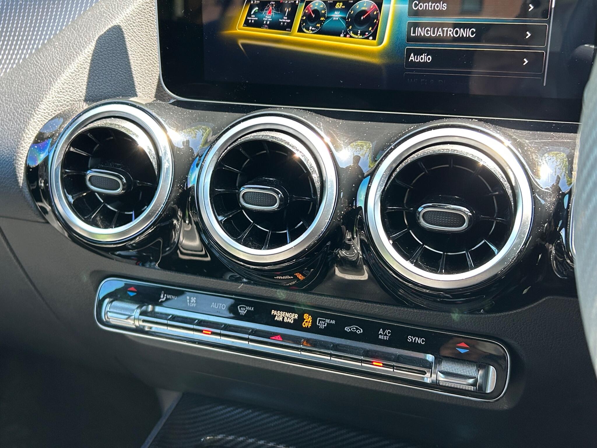 Mercedes-Benz Gla view 31