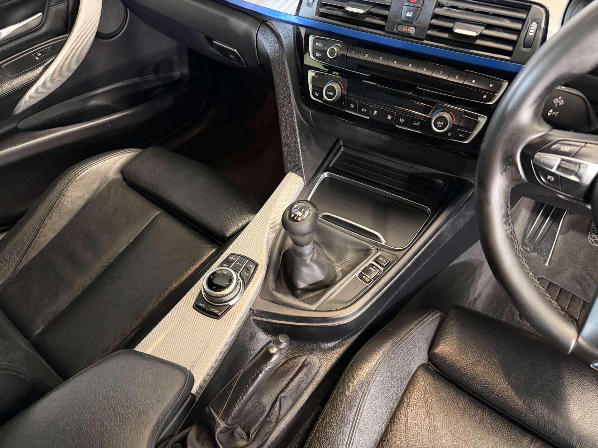 BMW 3 Series view 14