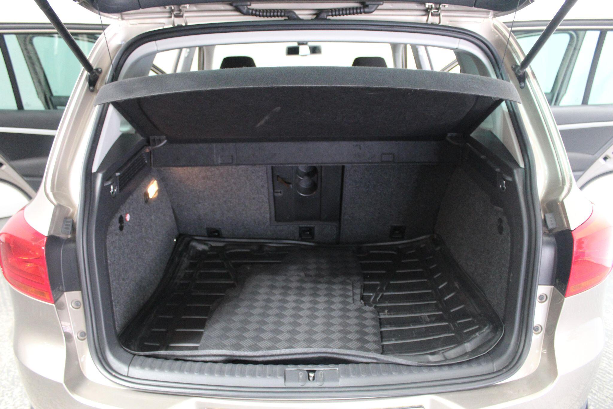 Volkswagen Tiguan view 24