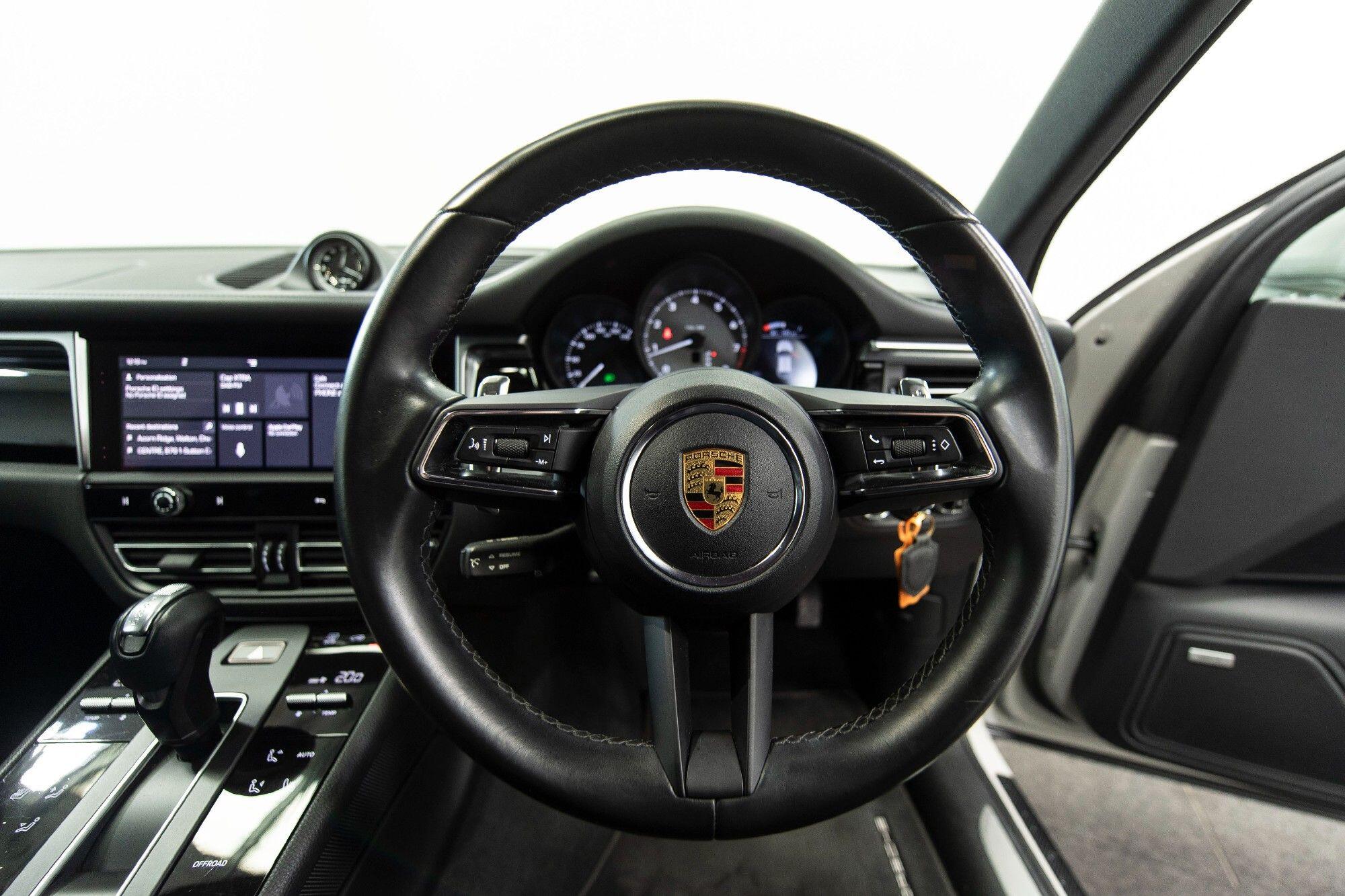 Porsche Macan view 13