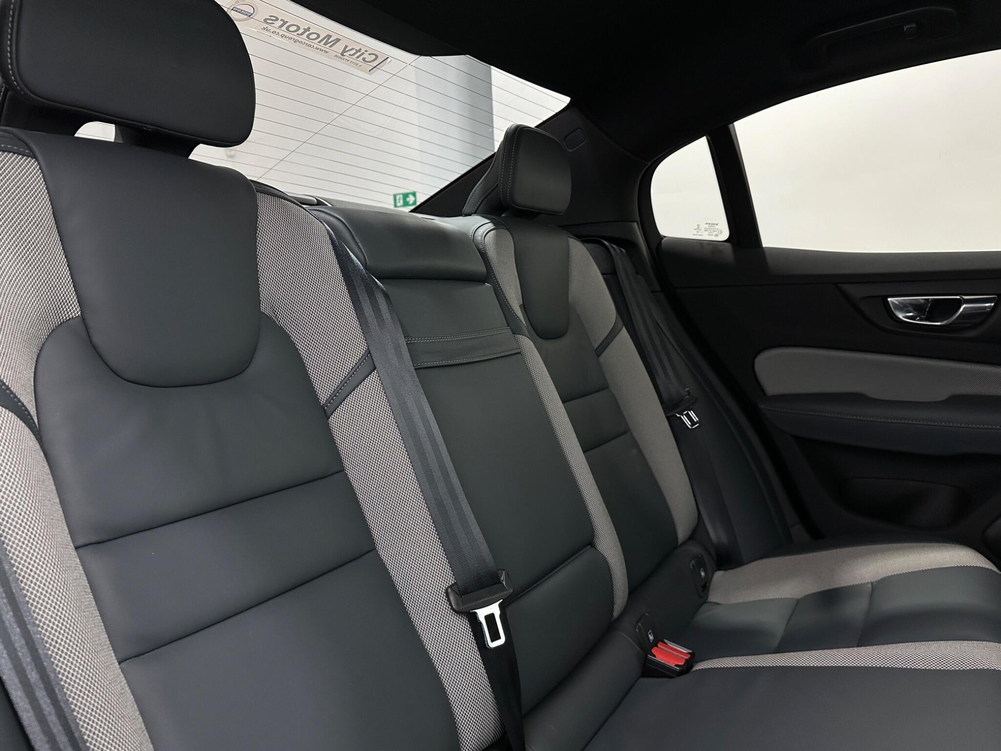 Volvo S60 view 41