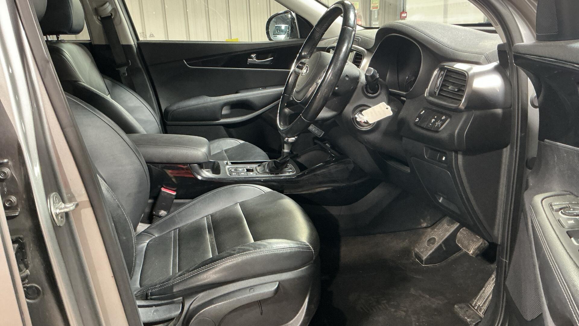 Kia Sorento view 9