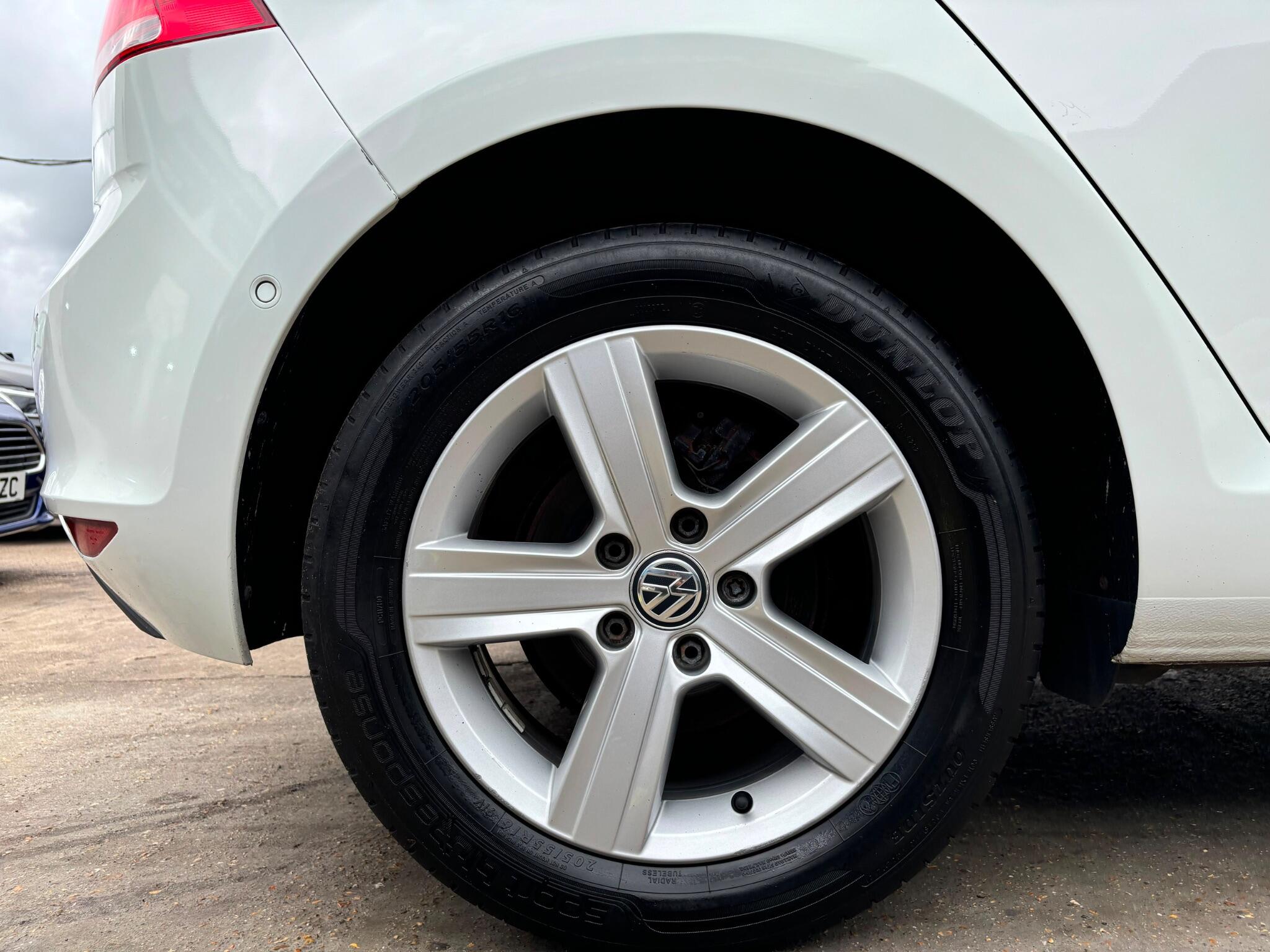 Volkswagen Golf view 23