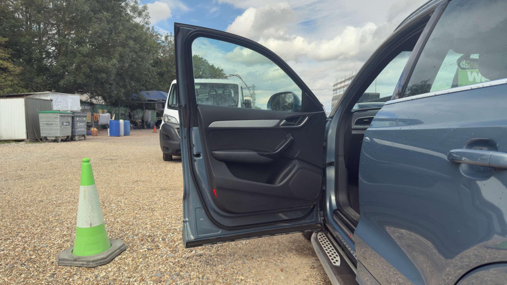 Audi Q3 view 38