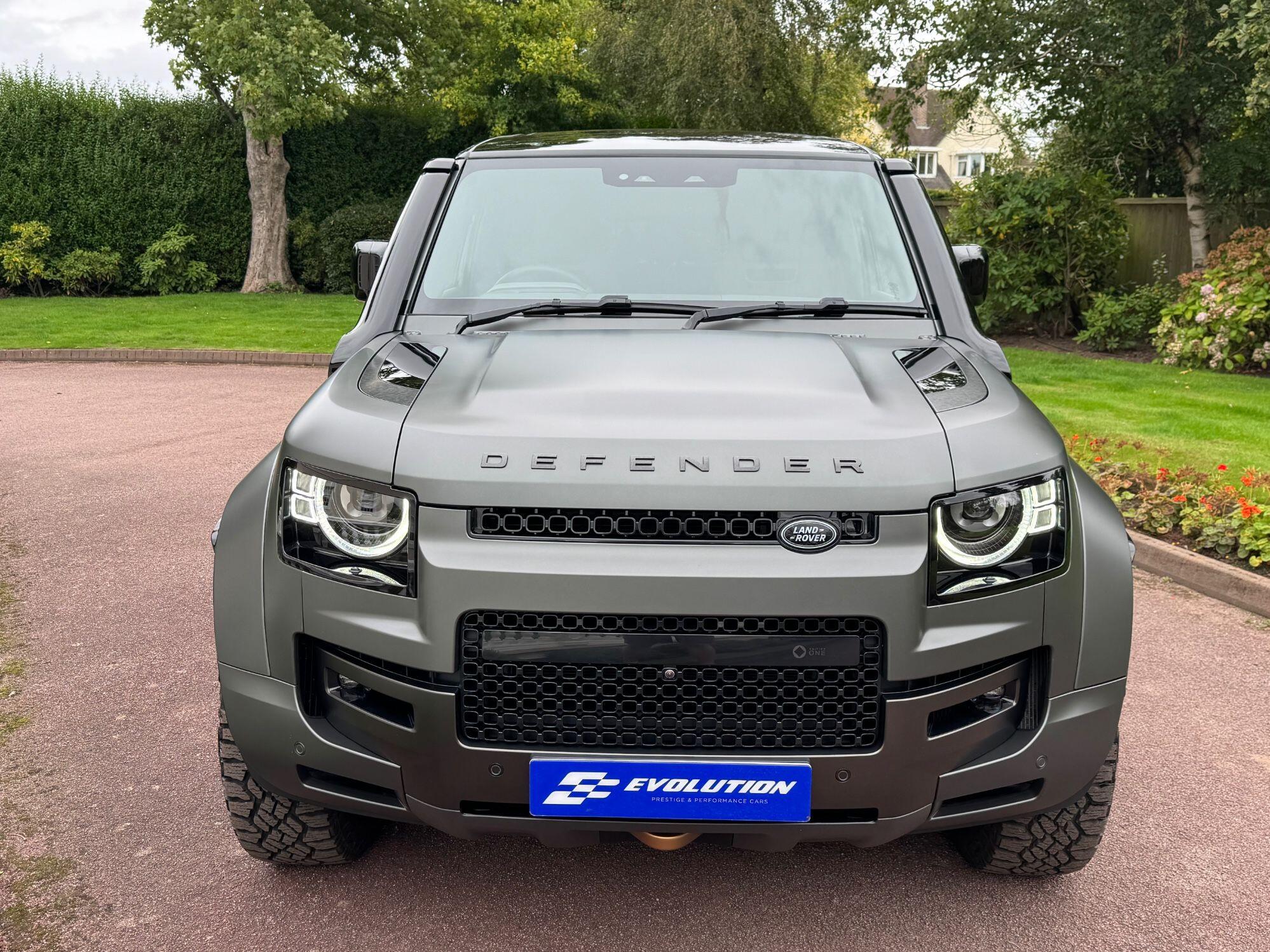 Land Rover Defender 110 view 7