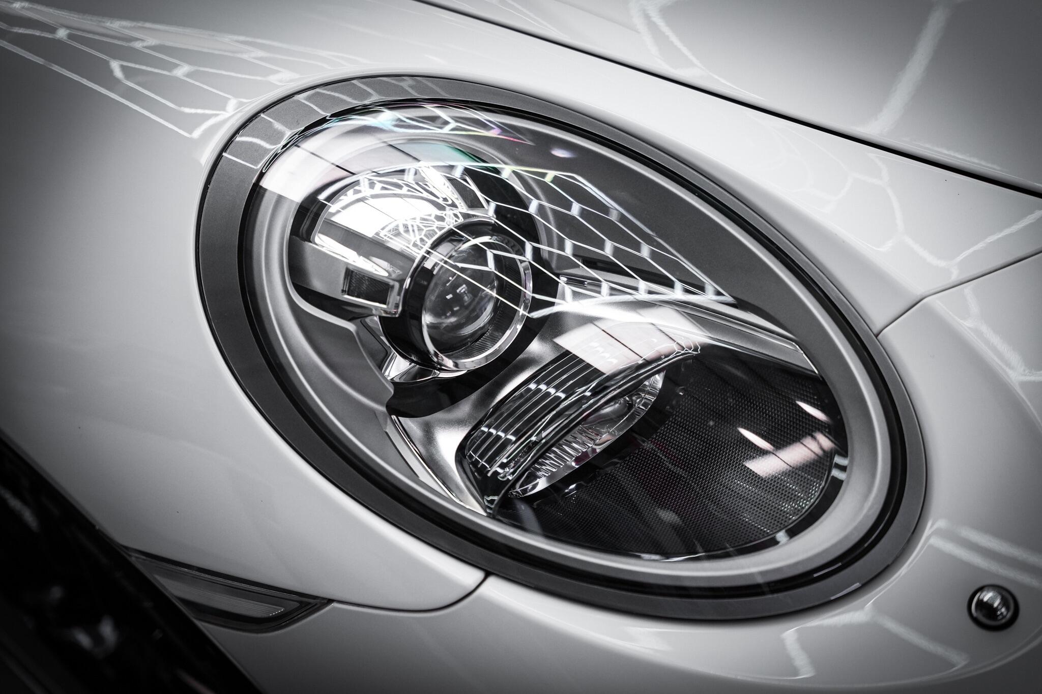 Porsche 911 view 34