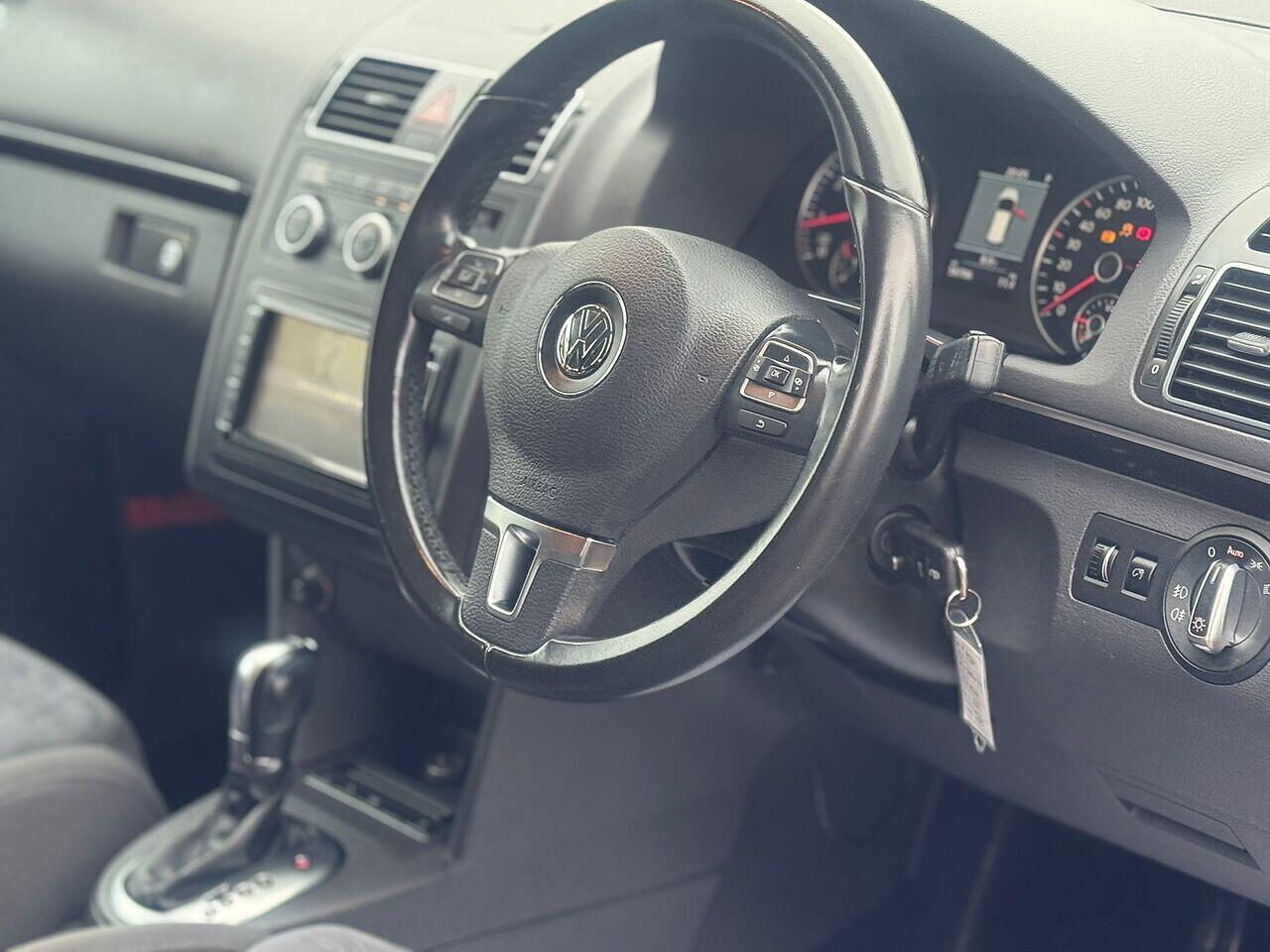 Volkswagen Touran view 15