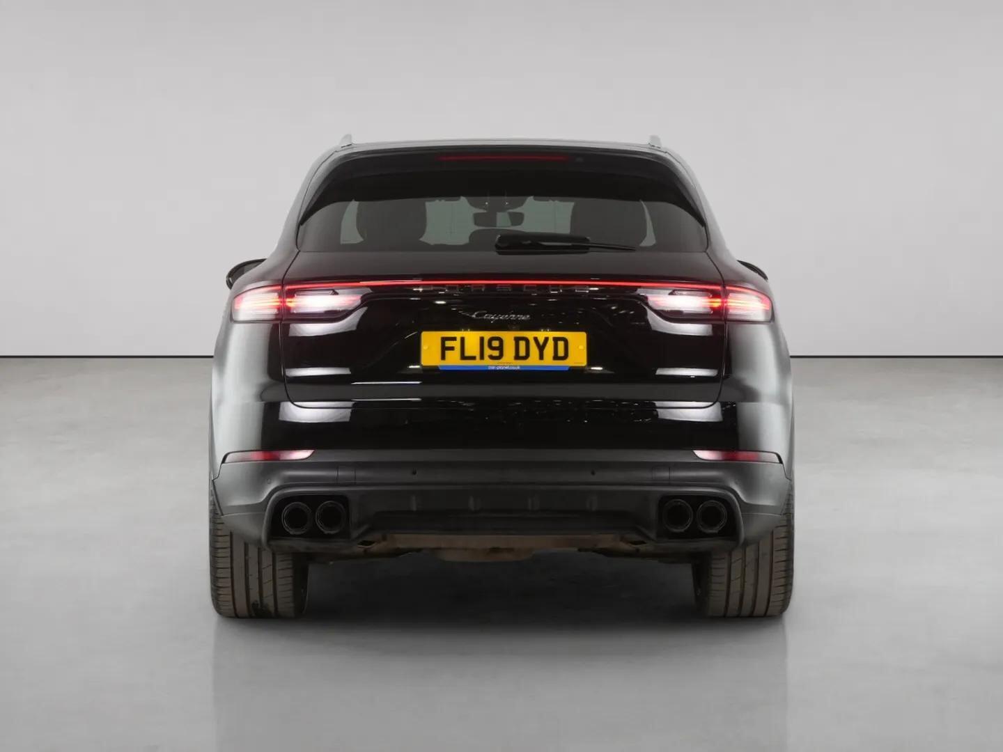 Porsche Cayenne view 9