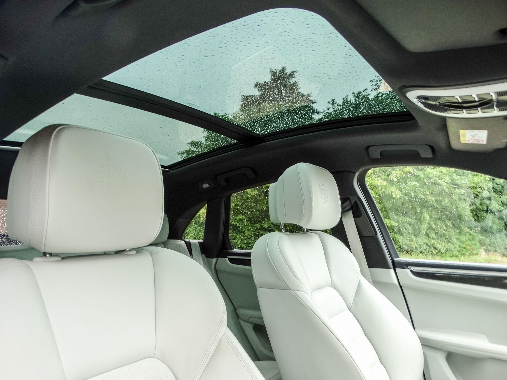 Porsche Macan view 22