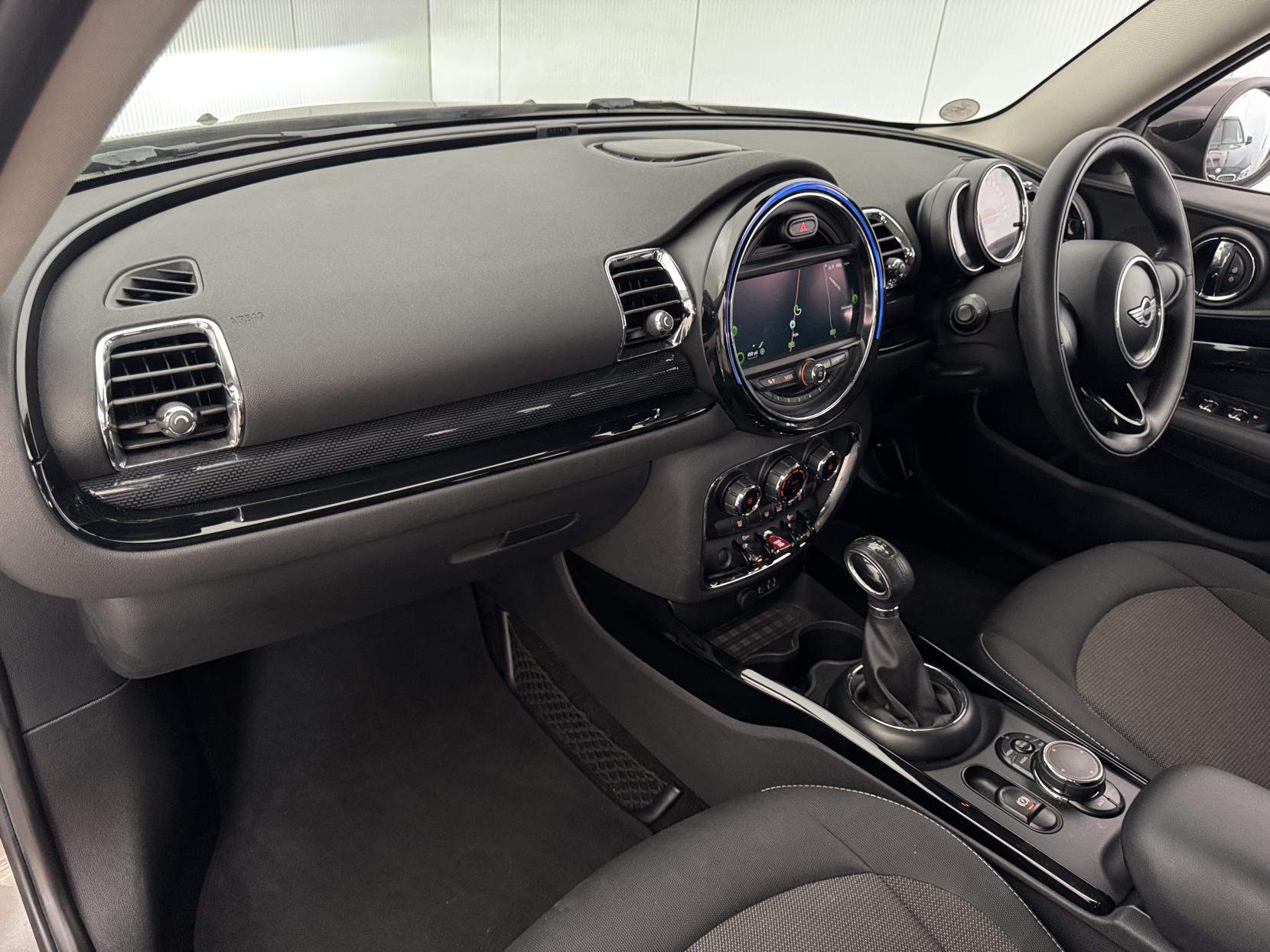 Mini Clubman view 64