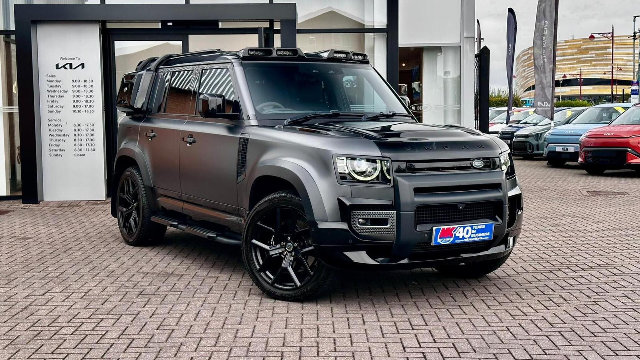 Land Rover Defender 110 view 10