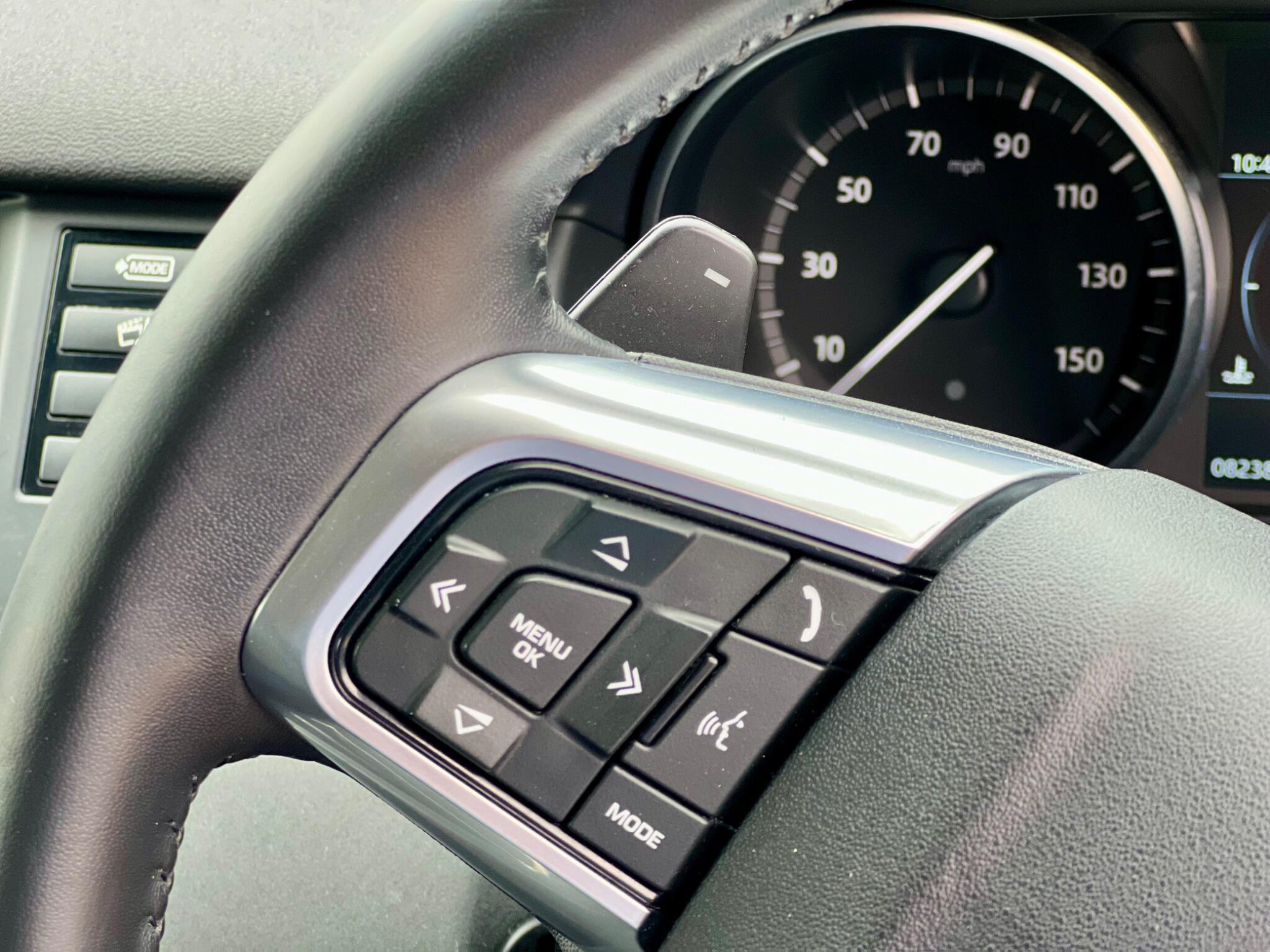 Land Rover Discovery Sport view 35