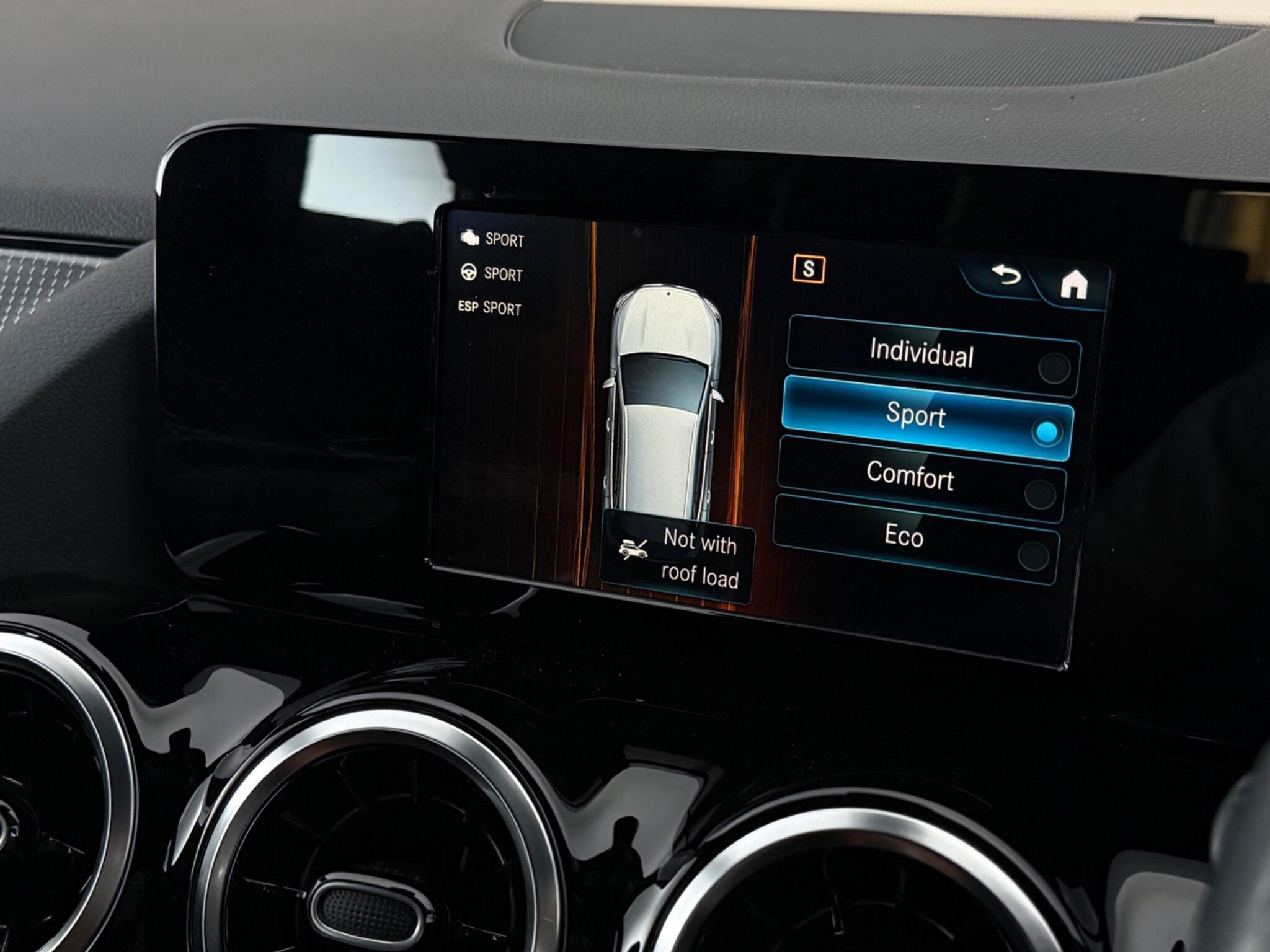 Mercedes-Benz Gla view 30