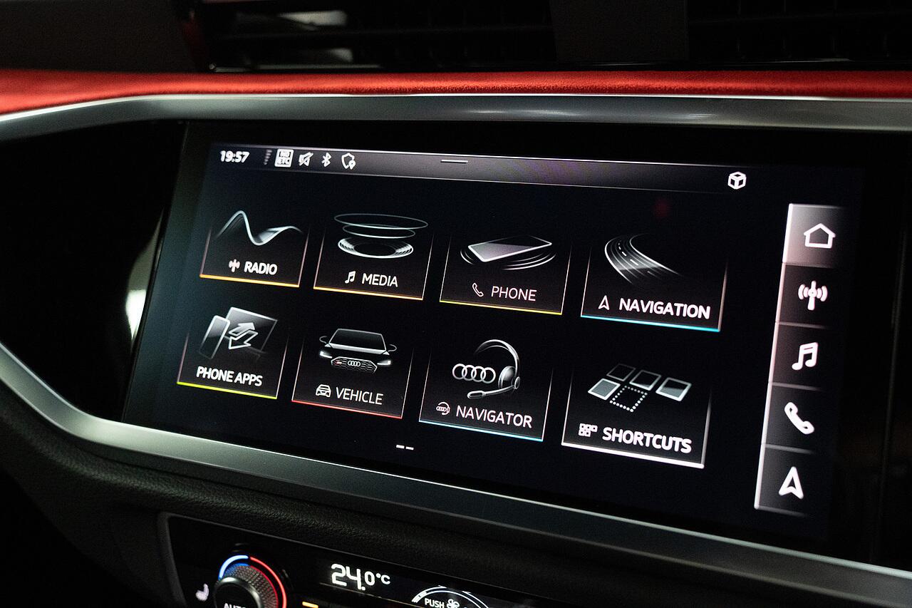 Audi RS Q3 view 12