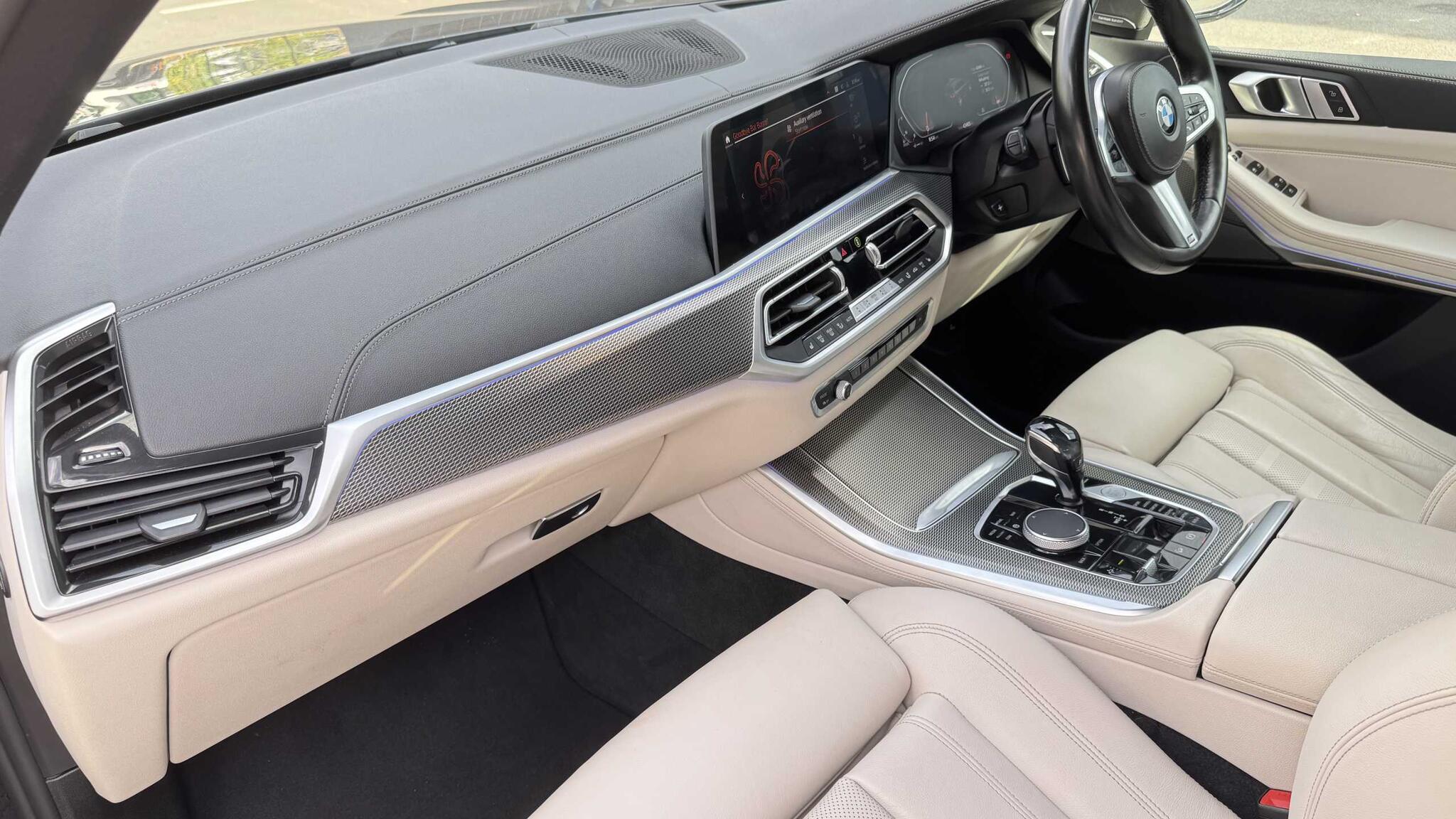 BMW X5 view 8