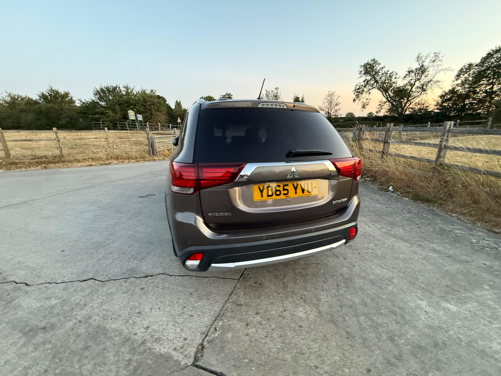 Mitsubishi Outlander 2.2 DI-D GX3 SUV 5dr Diesel Manual 4WD Euro 6 (s/s) (147 ps) — photo 16 of 90