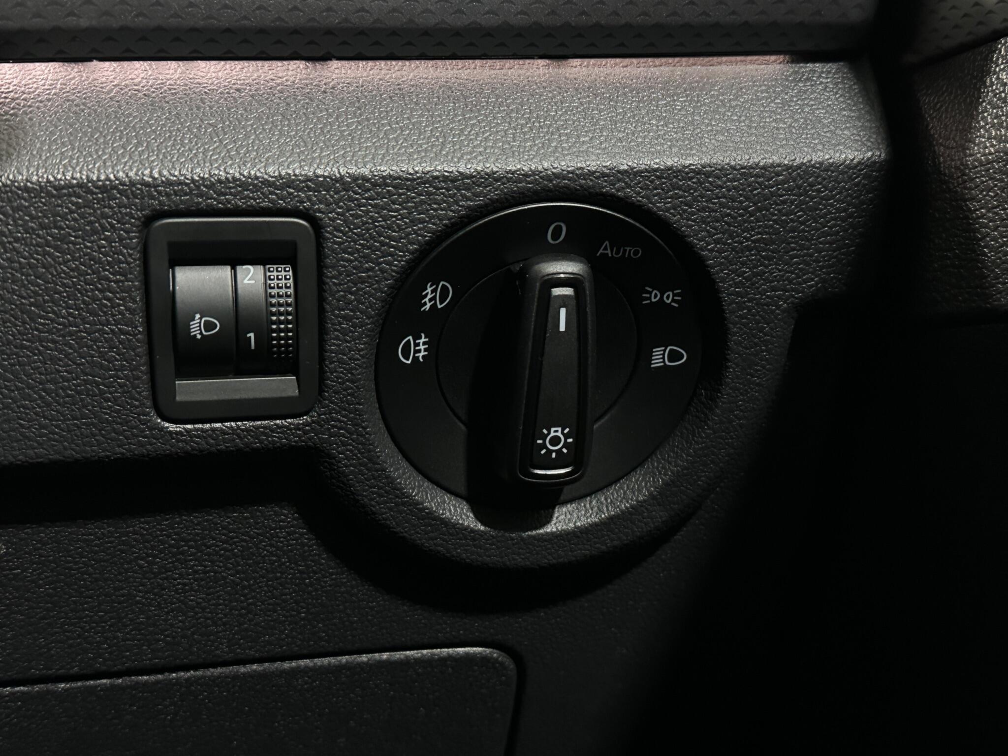 Volkswagen T-Cross view 18