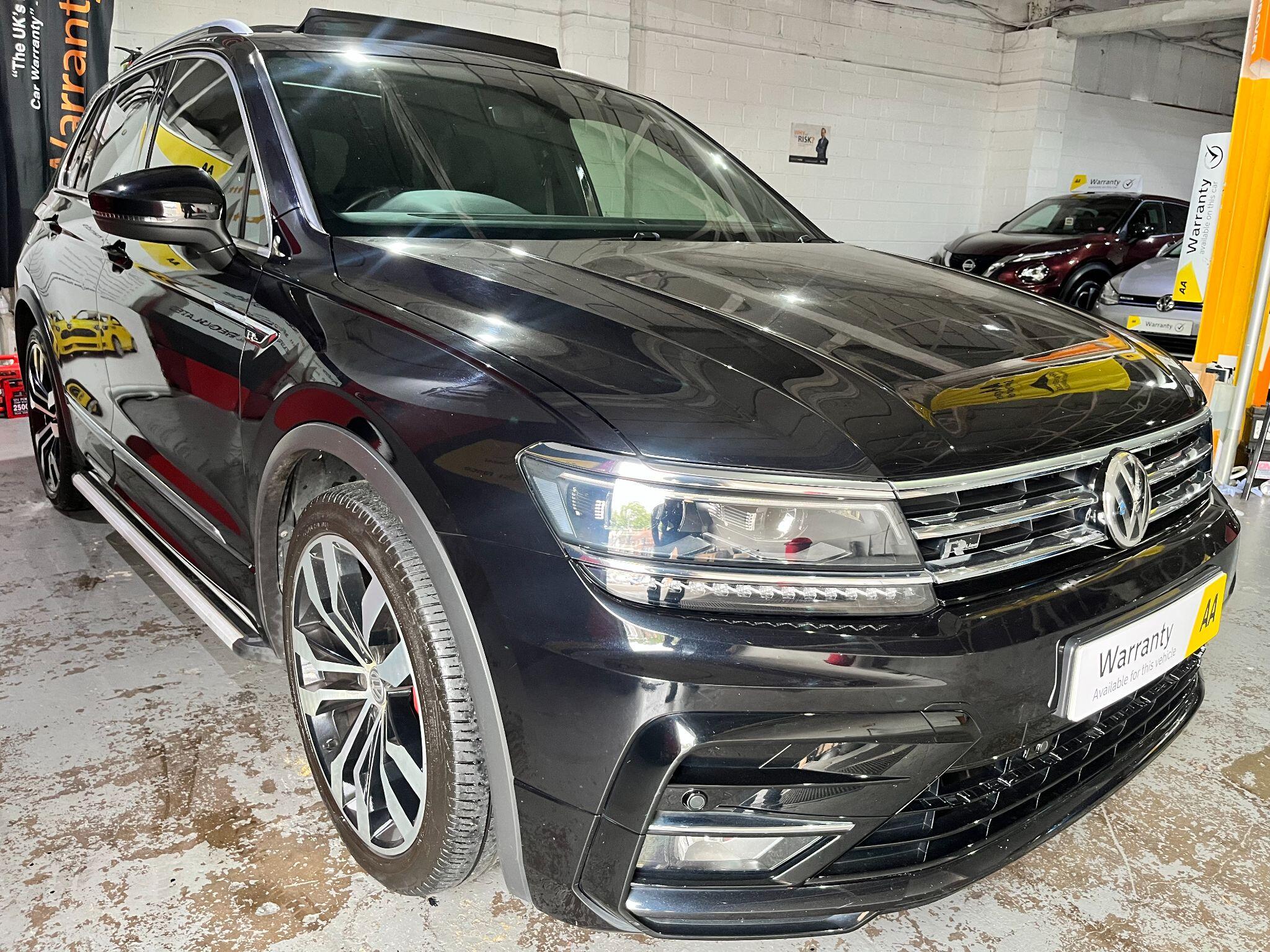 Volkswagen Tiguan view 3