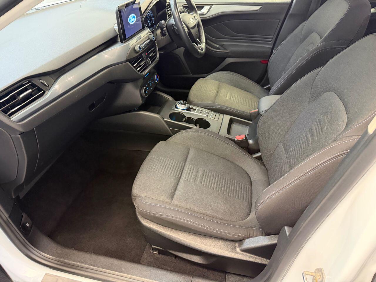 Ford Focus view 18