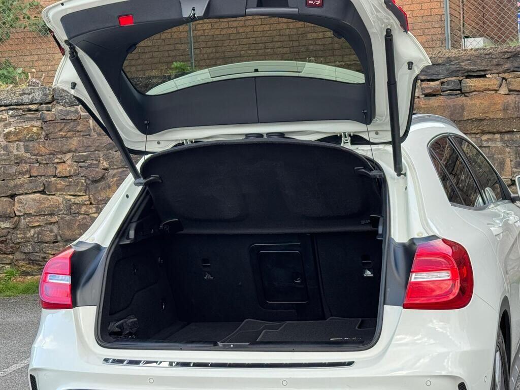 Mercedes-Benz Gla view 22