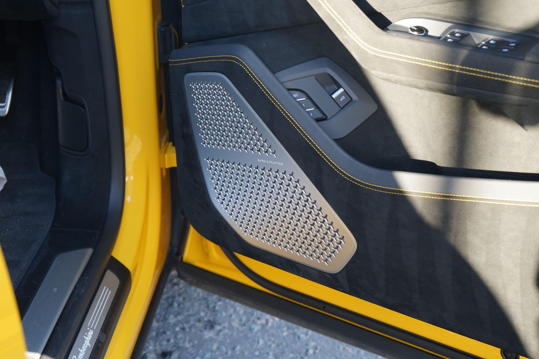 Lamborghini Urus view 19