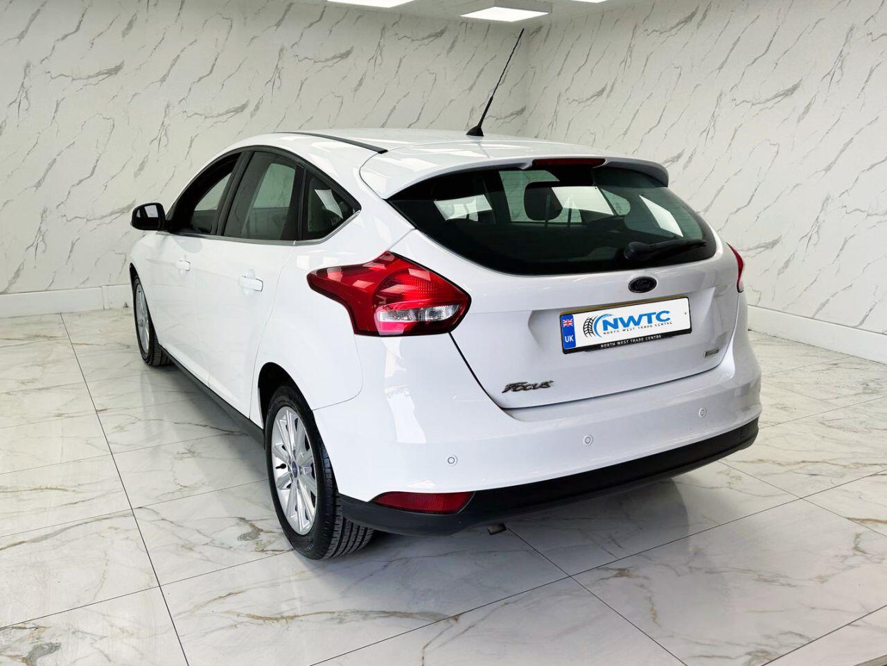 Ford Focus view 9