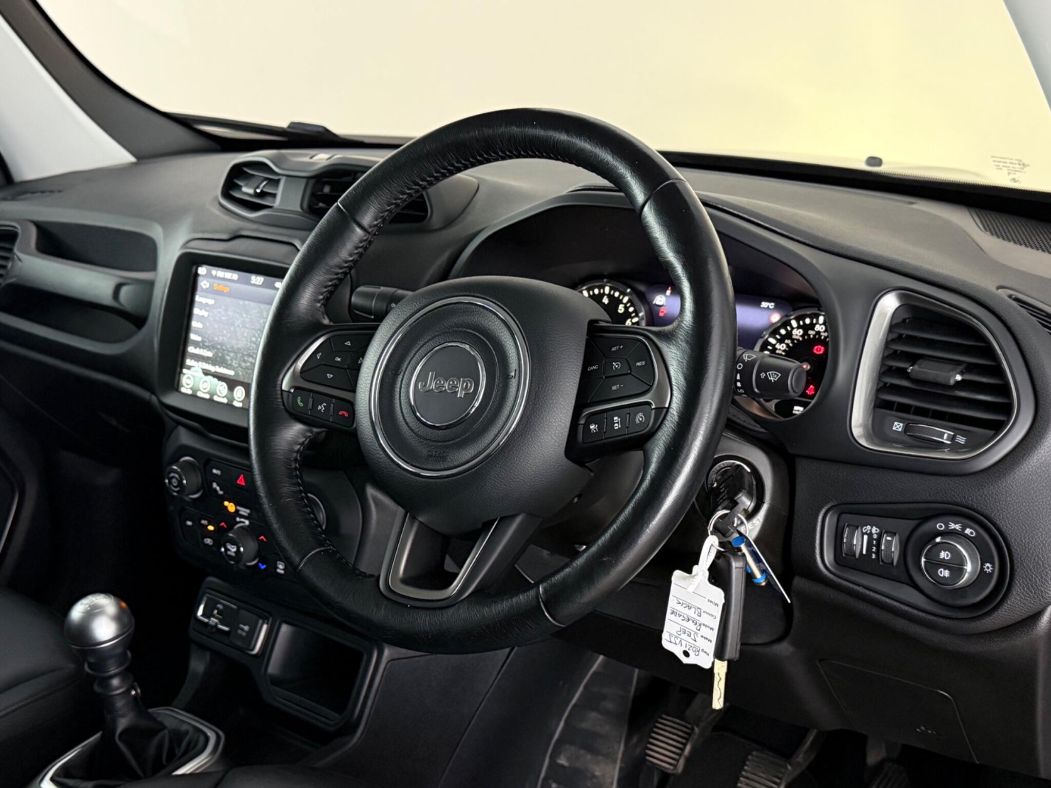 Jeep Renegade view 3