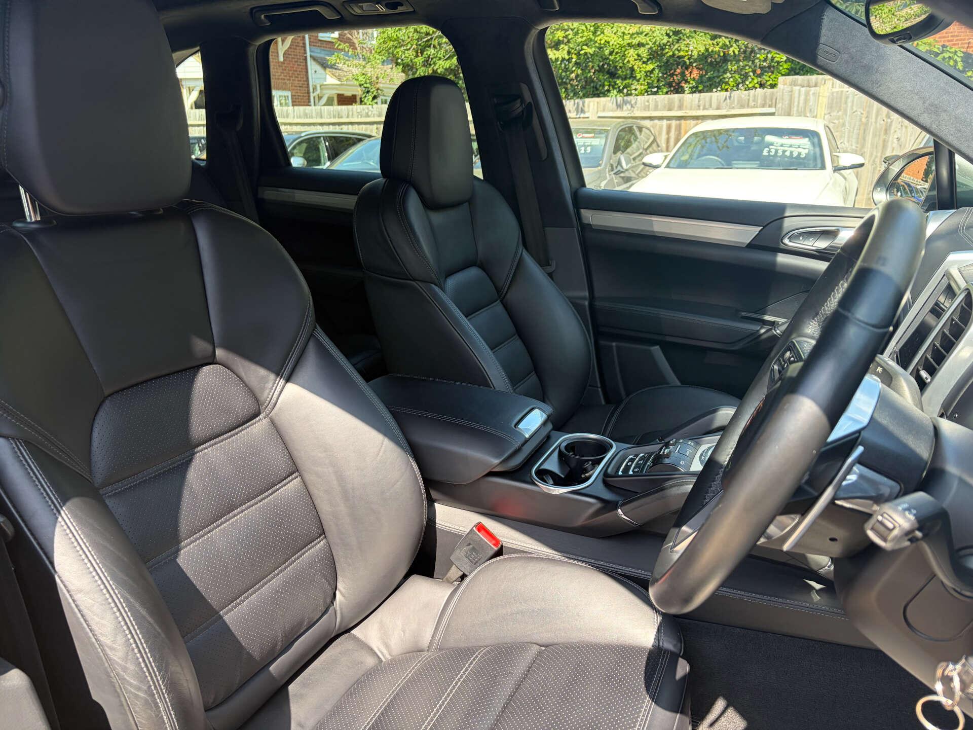 Porsche Cayenne view 22