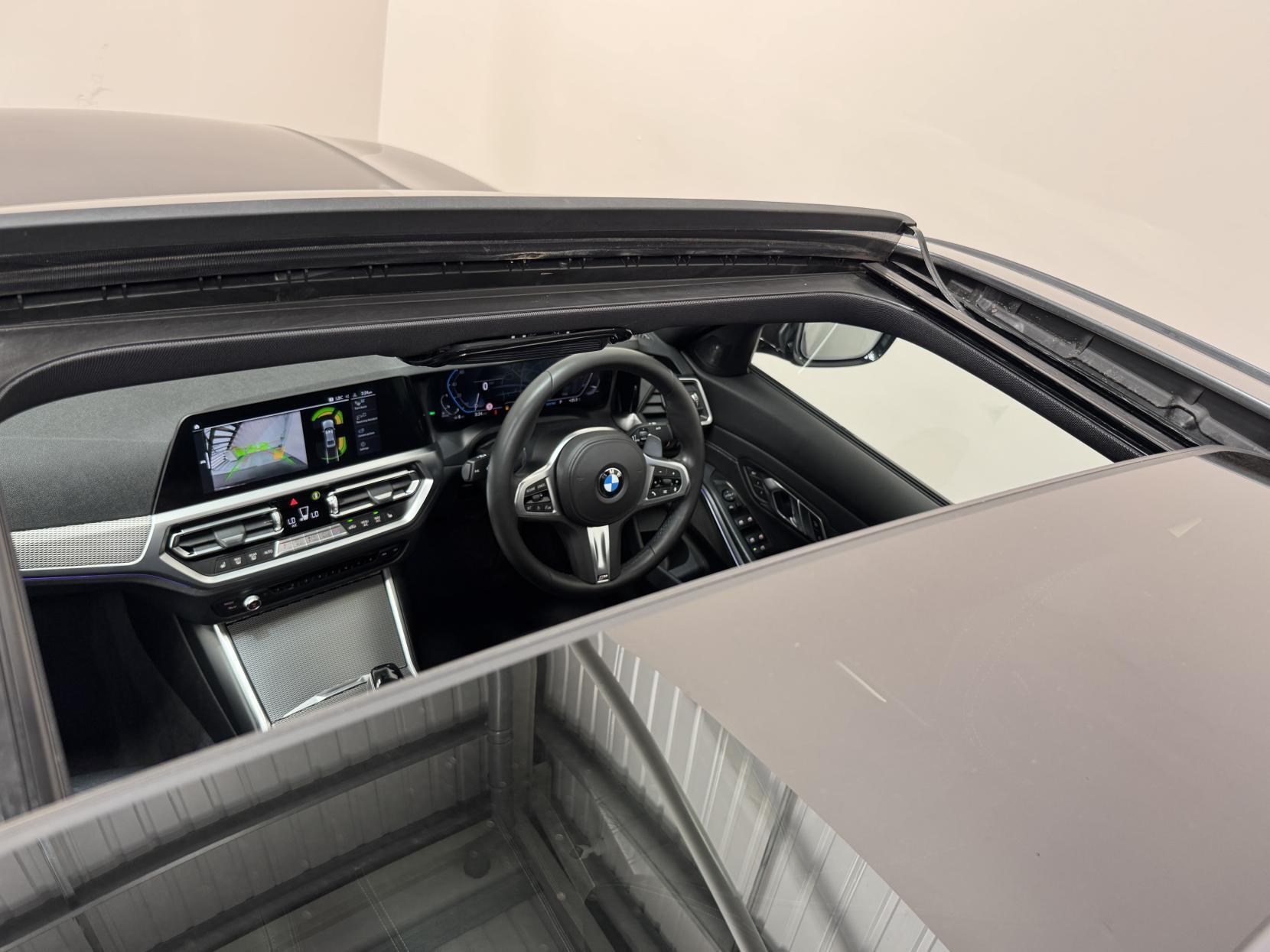 BMW 3 Series view 12