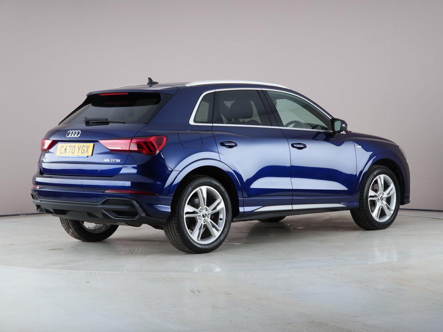 Audi Q3 view 6