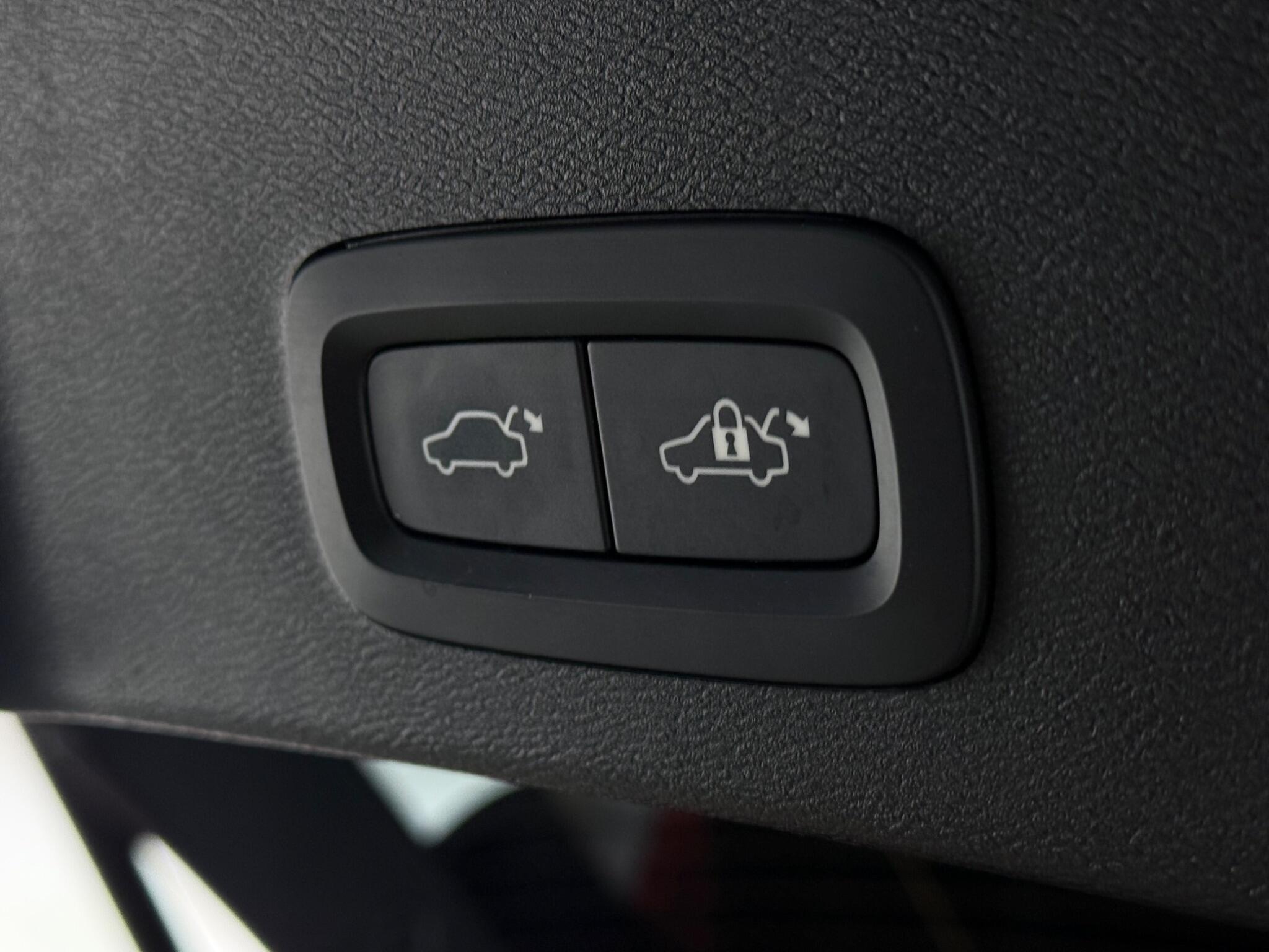 Volvo XC40 view 11
