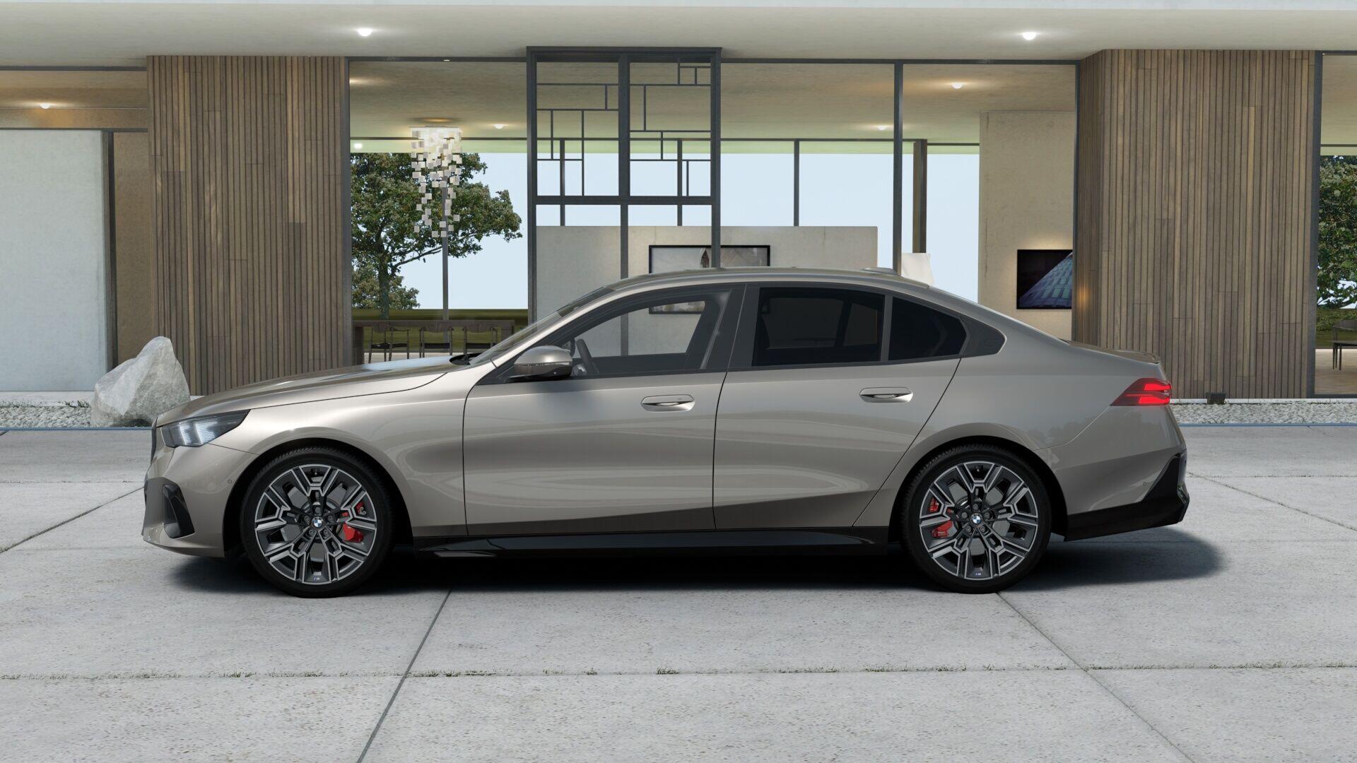 BMW 5 Series view 4