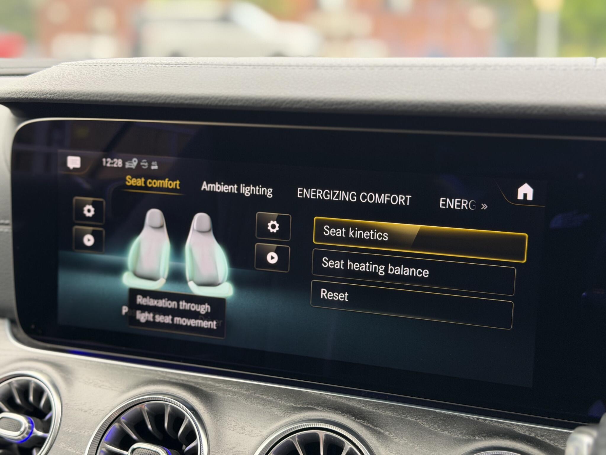Mercedes-Benz E-Class view 35