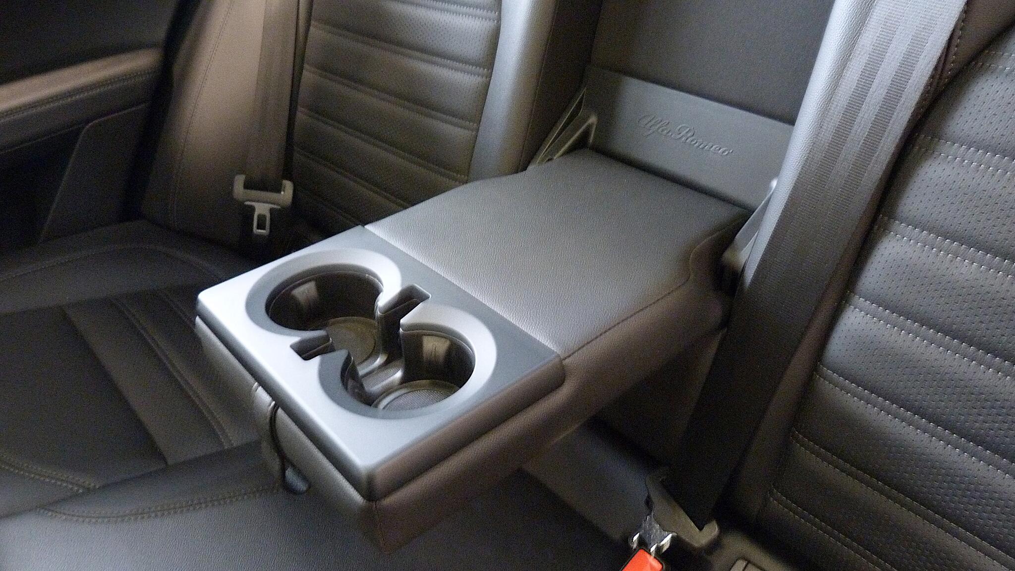Alfa Romeo Stelvio view 33