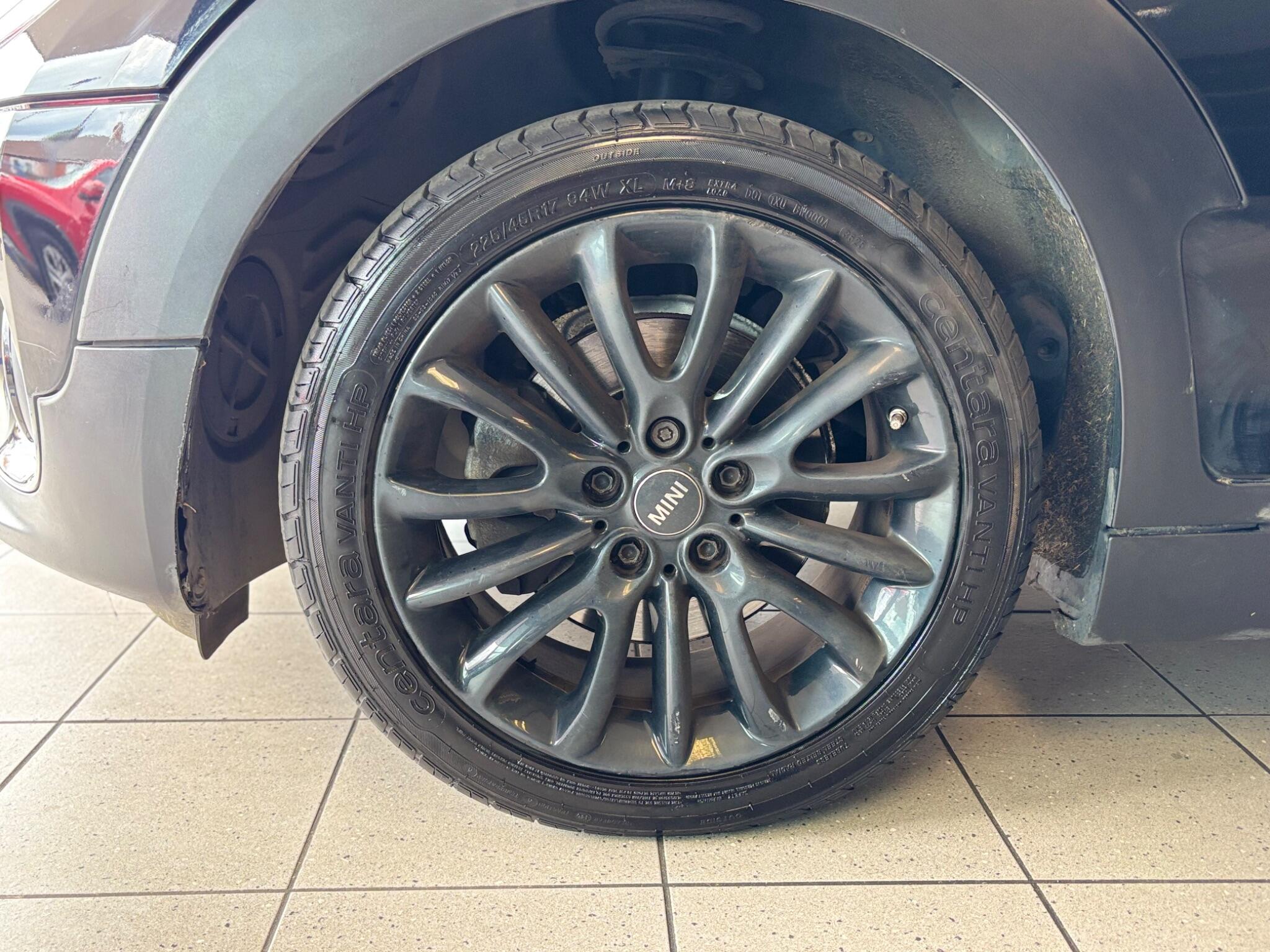 Mini Clubman view 18